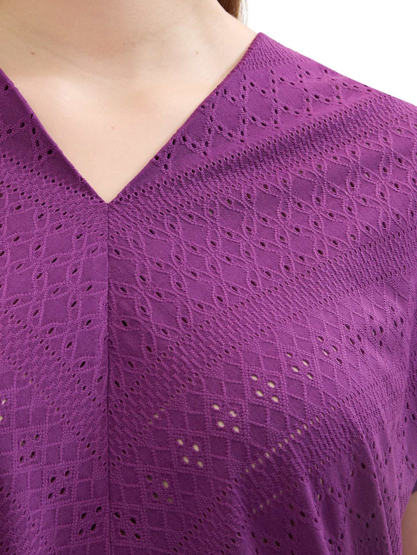 Plus - T-Shirt mit Lochmuster