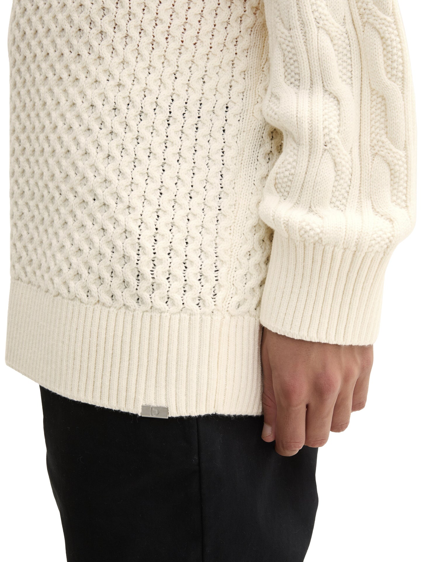 Relaxed Pullover mit Zopfmuster