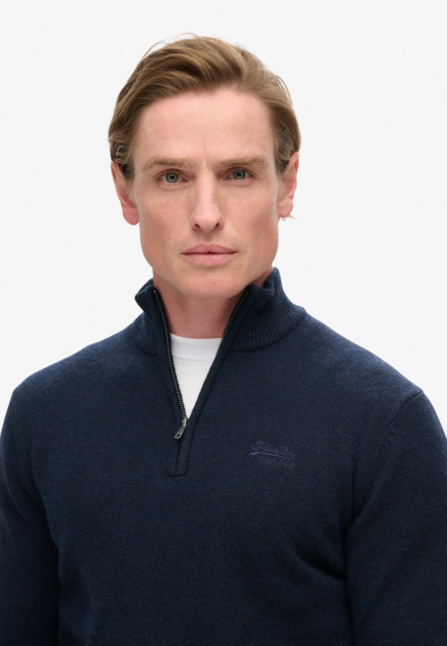 Essential Strickpullover mit Halbreißverschluss und Stickerei