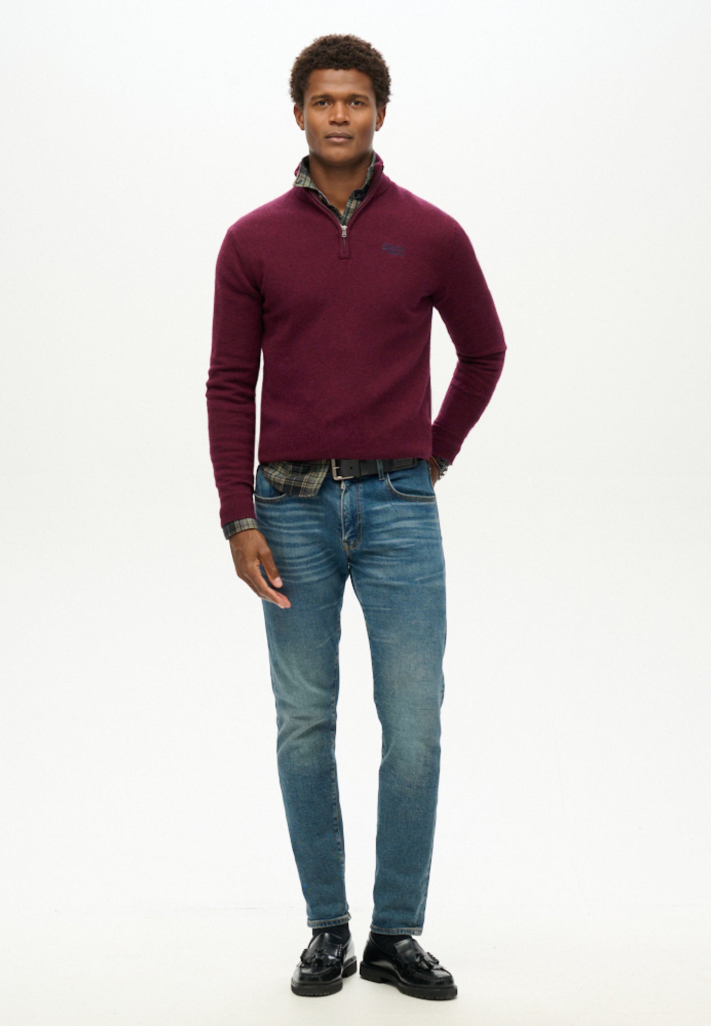 Essential Strickpullover mit Halbreißverschluss und Stickerei