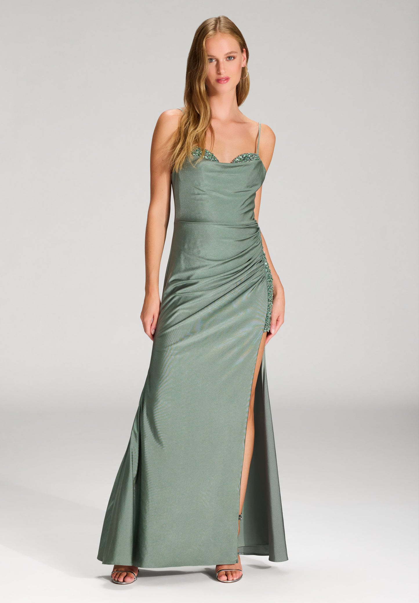 Bodycon-Kleid mit seitlichem Beinschlitz und Ziersteinapplikation