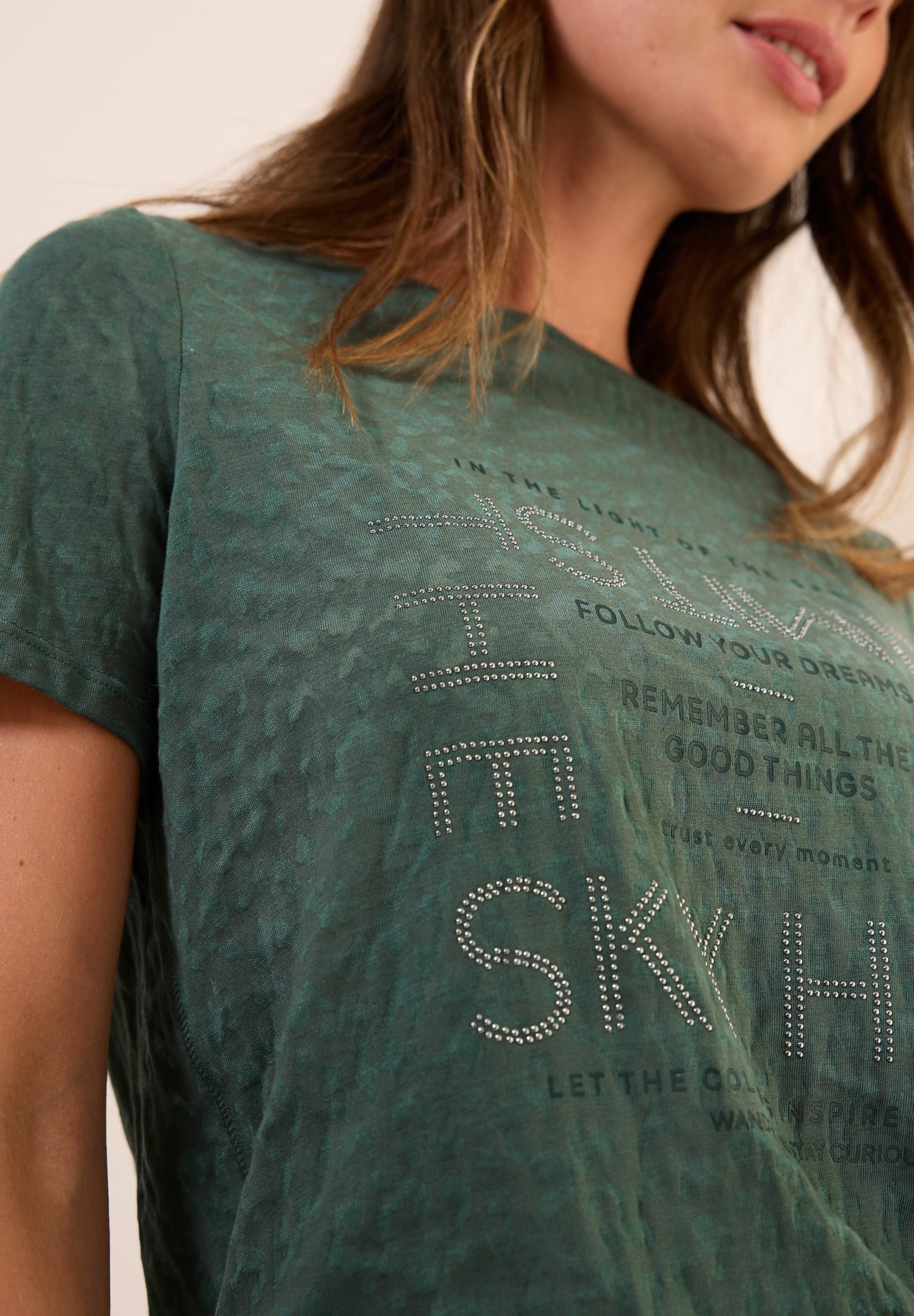 T-Shirt mit Schmucksteinen