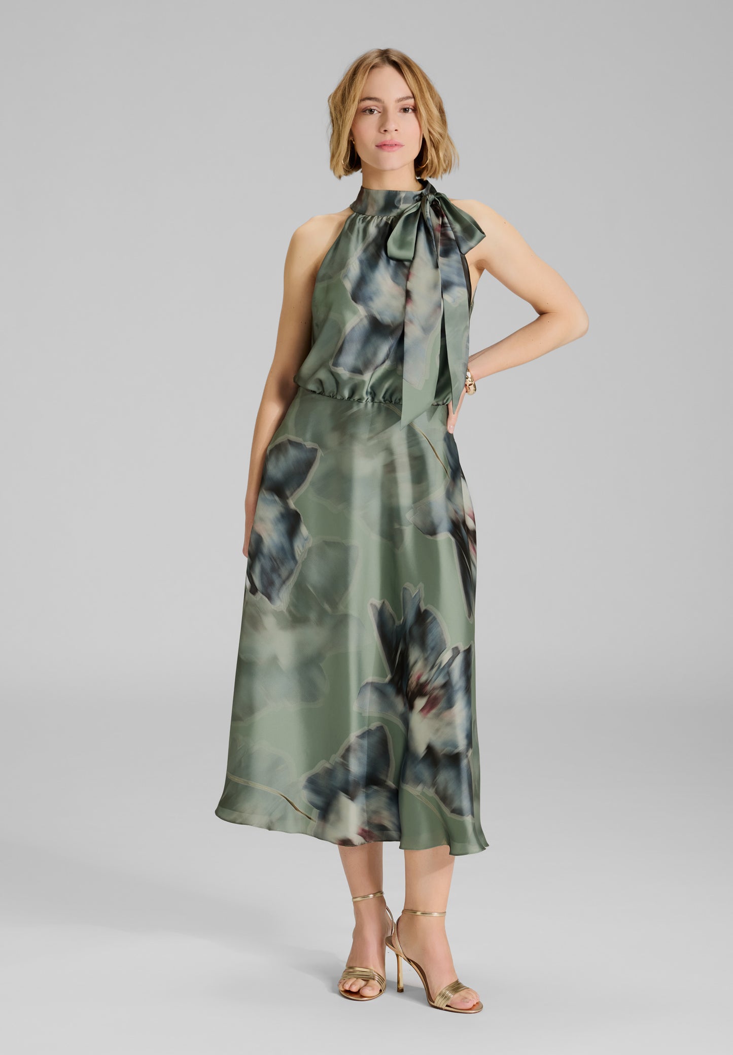 Bedrucktes Cocktailkleid mit Schluppe aus nachhaltigem Satin