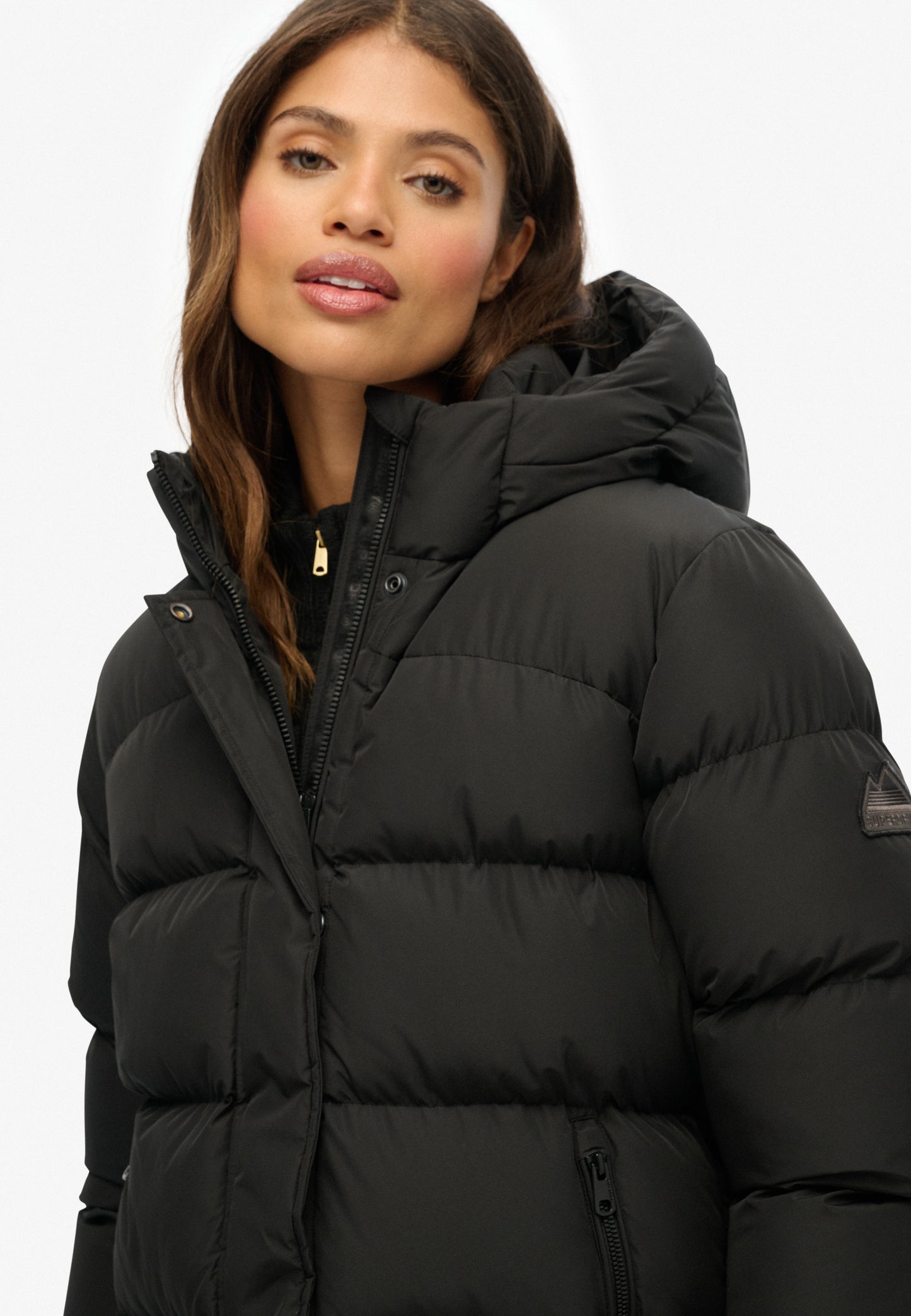 Sportliche, mittellange Steppjacke mit Kapuze