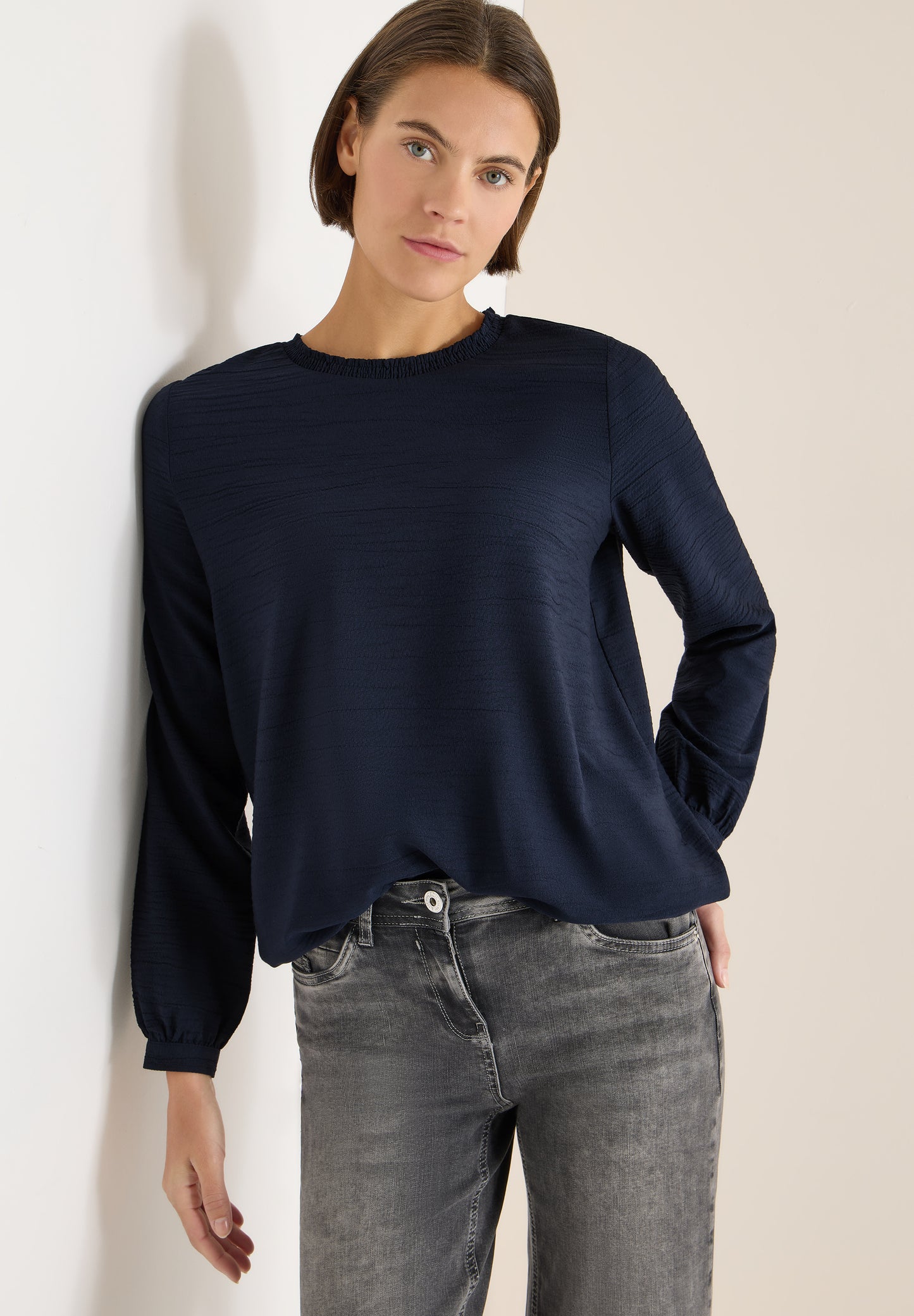 Bluse mit Smock-Ausschnitt