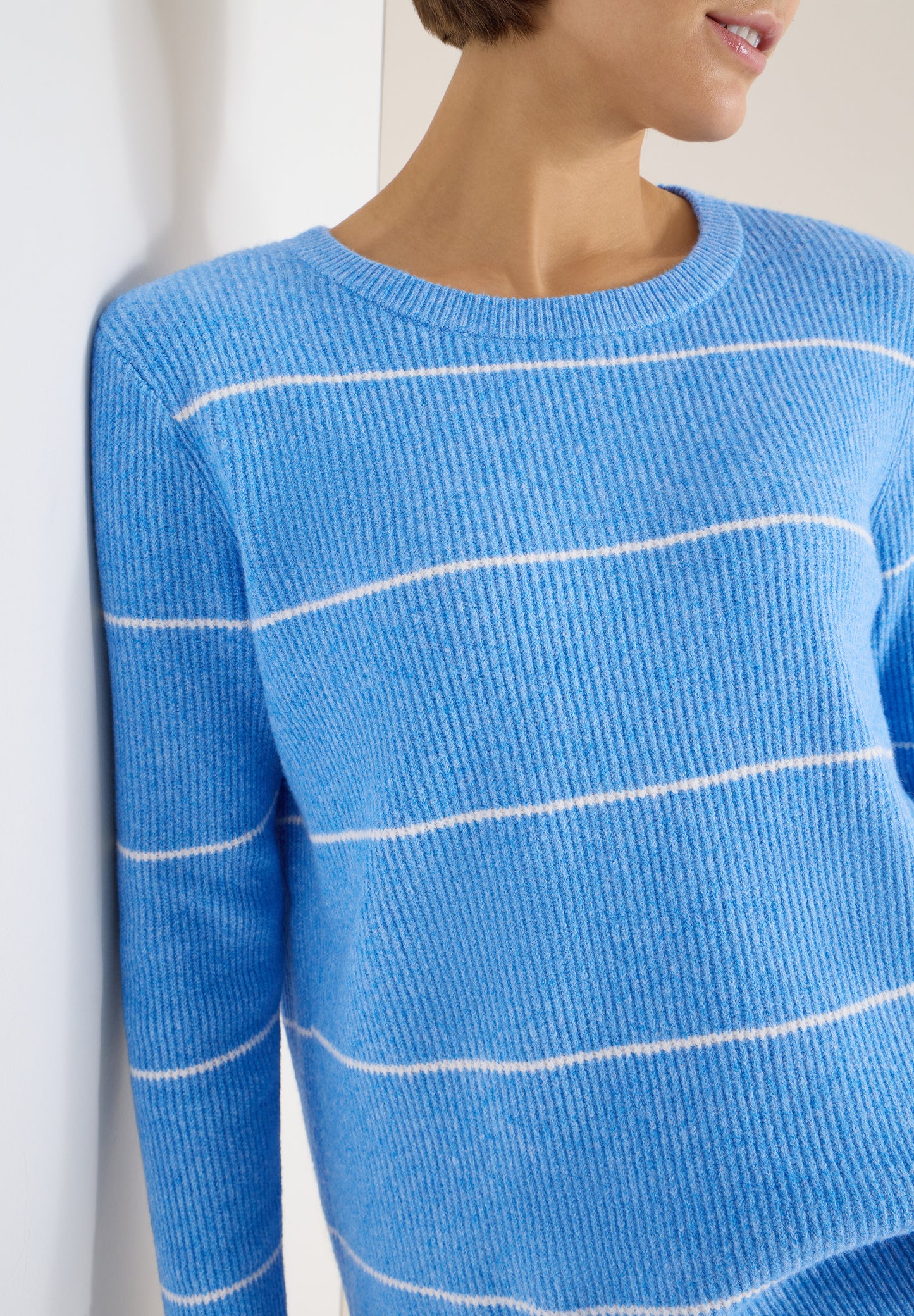 Gestreifter Strukturpullover