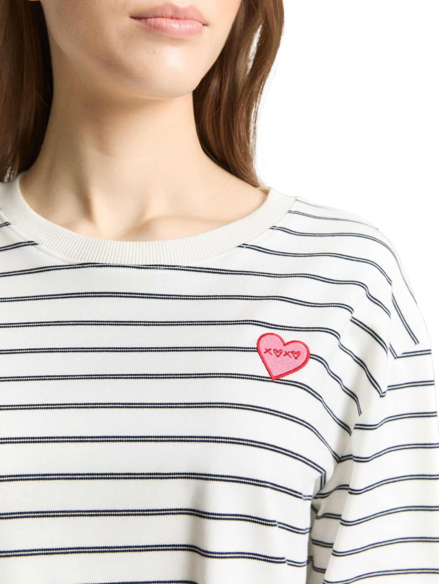 Boxy Fit Langarmshirt mit Herz-Stickerei