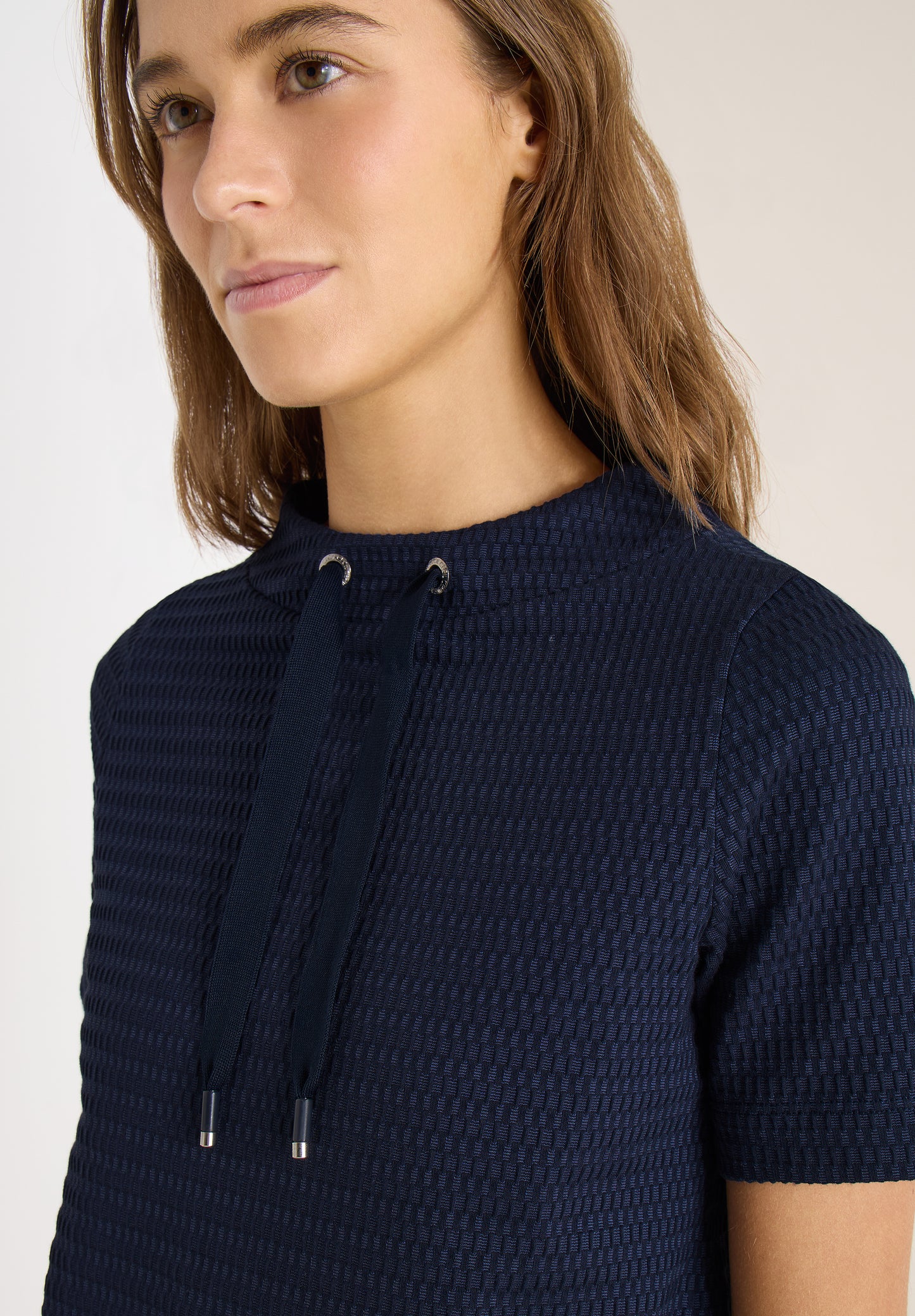 Shirt mit Funnel Neck im Two-Tone-Look