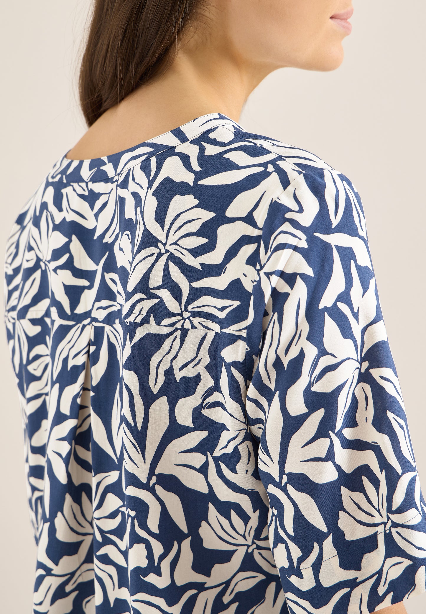Bluse mit Split Neck und Elastiksaum