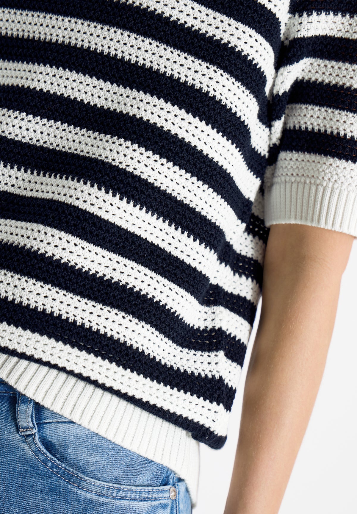 Kurzarm Poloshirt in Crochet-Qualität