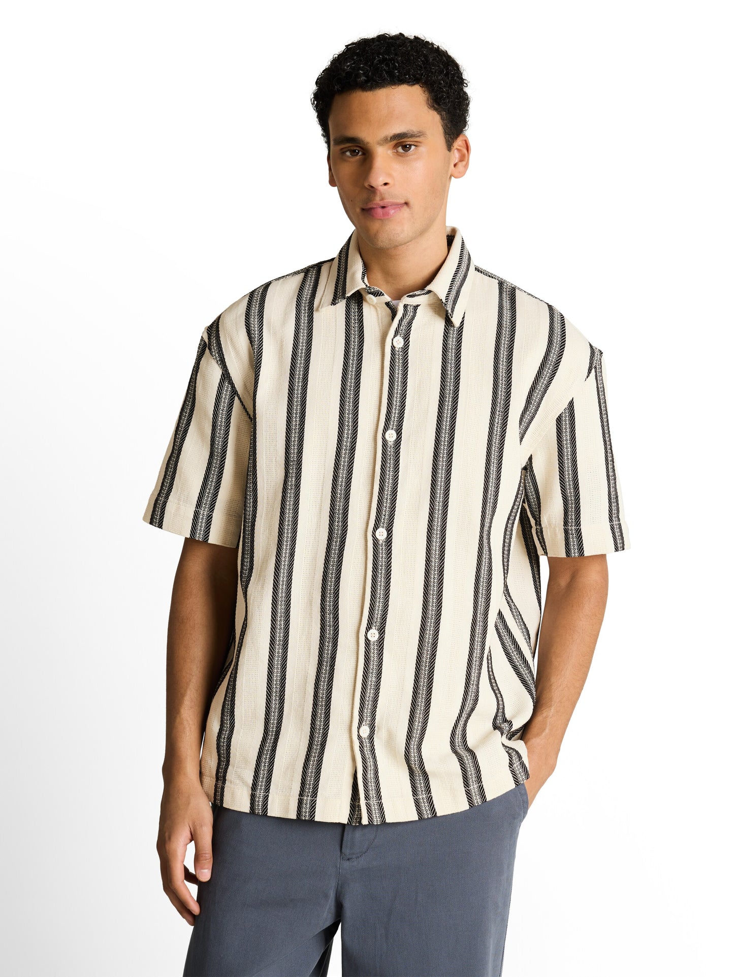 Loose Fit Kurzarmhemd mit Streifenmuster