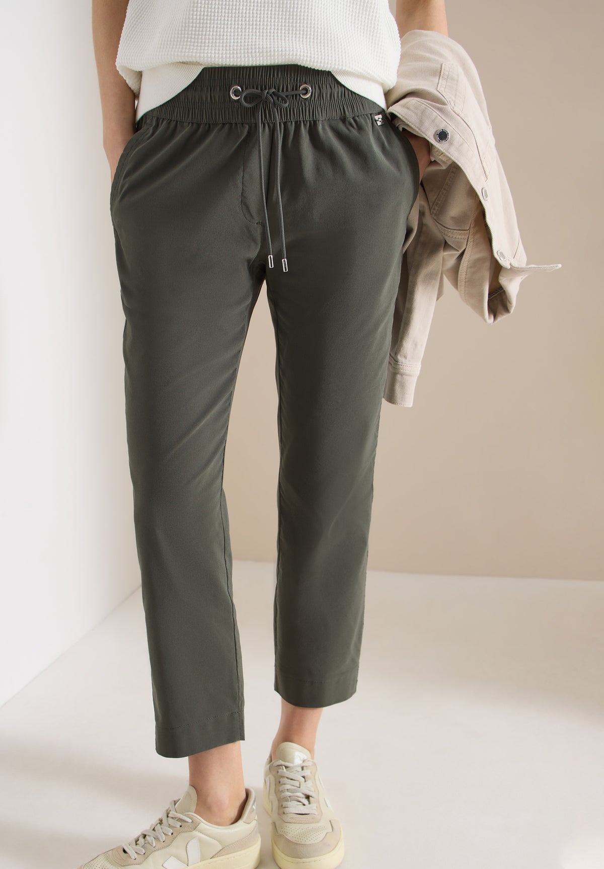 7/8 Mid Waist Slim Leg Hose im Casual Fit