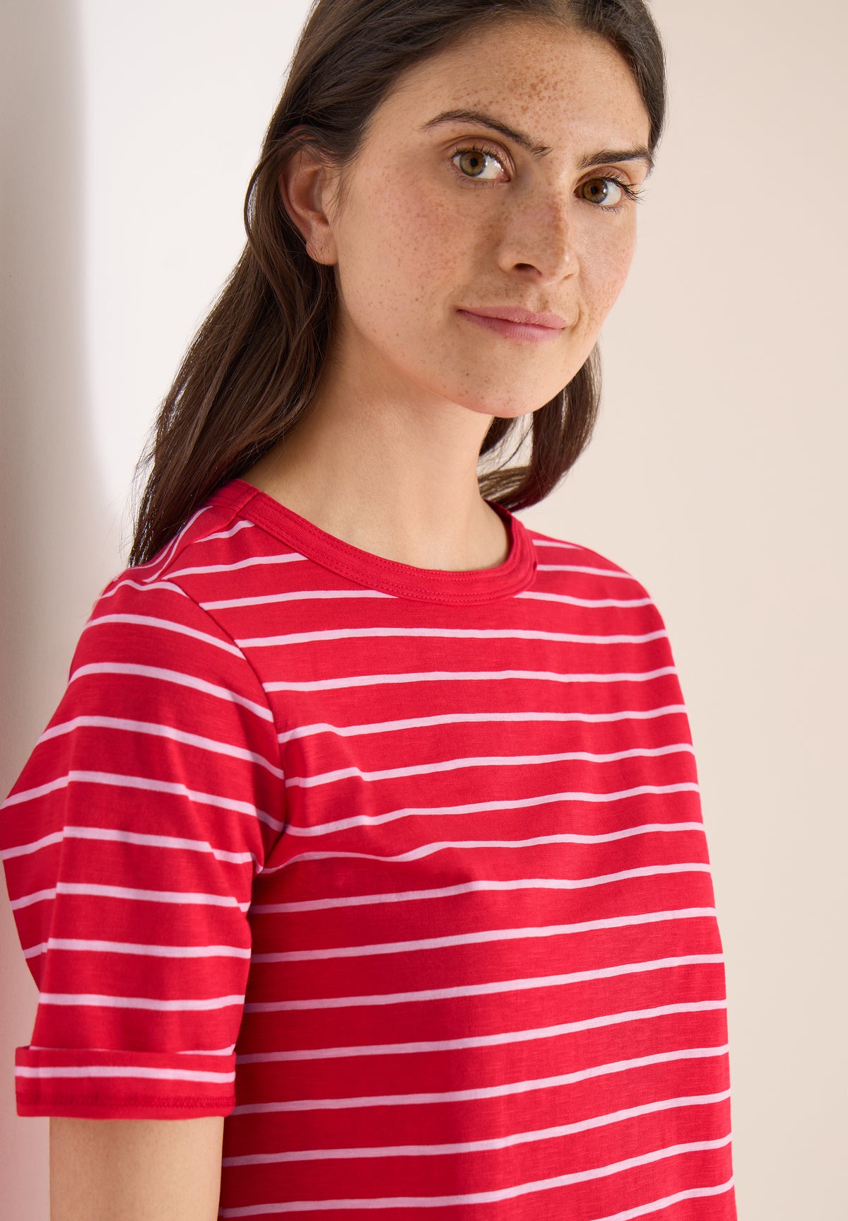 T-Shirt mit Boatneck und Streifen