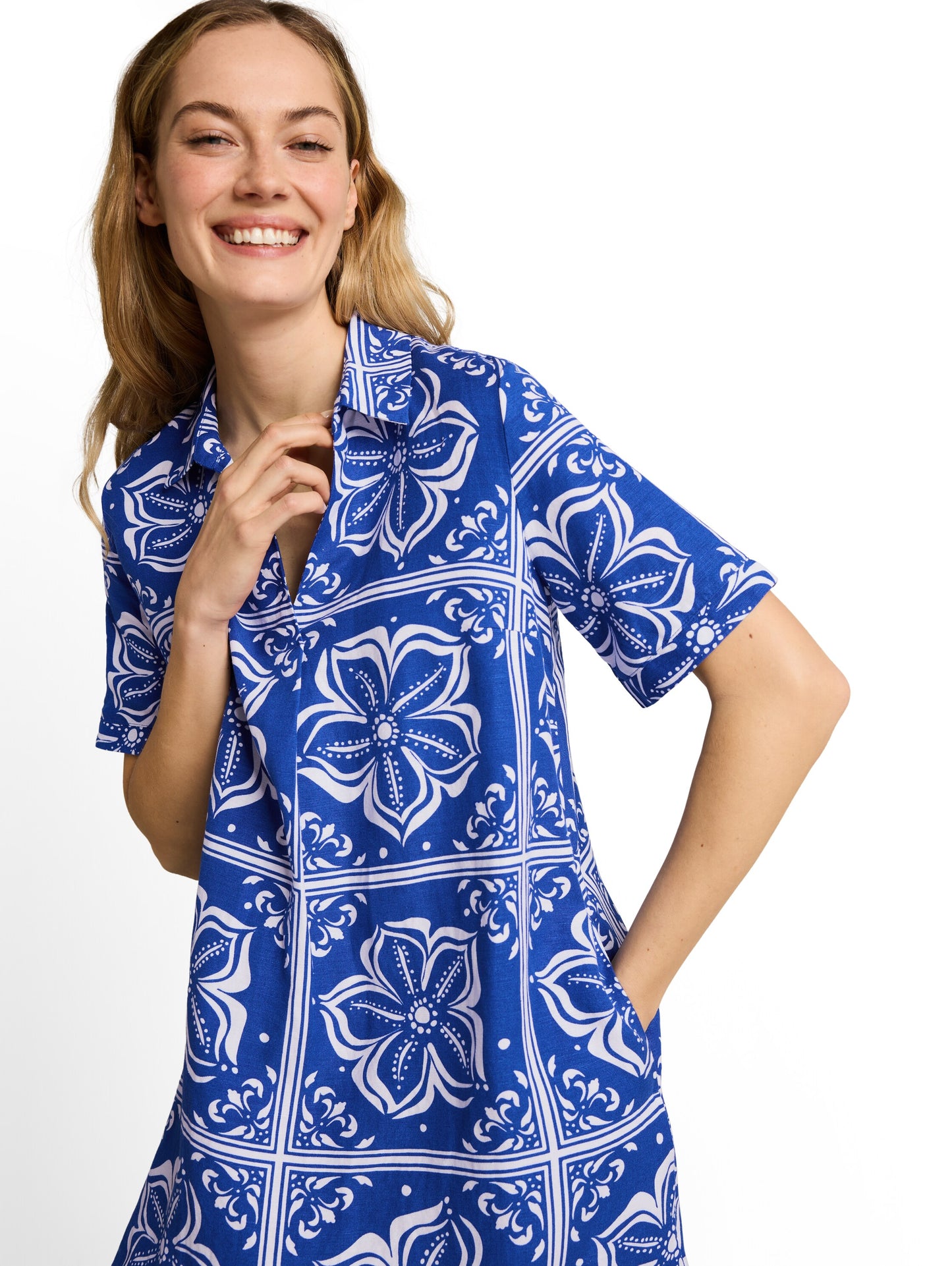 Kleid mit Polokragen und Leinenanteil