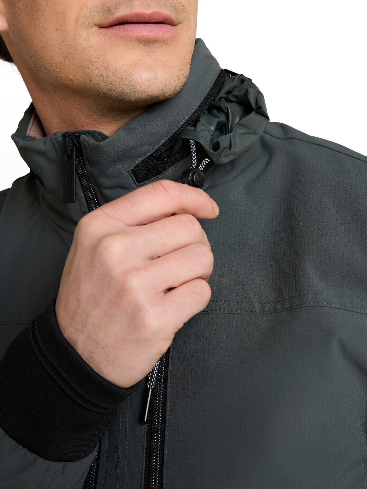 Blouson Jacke mit verstaubarer Kapuze