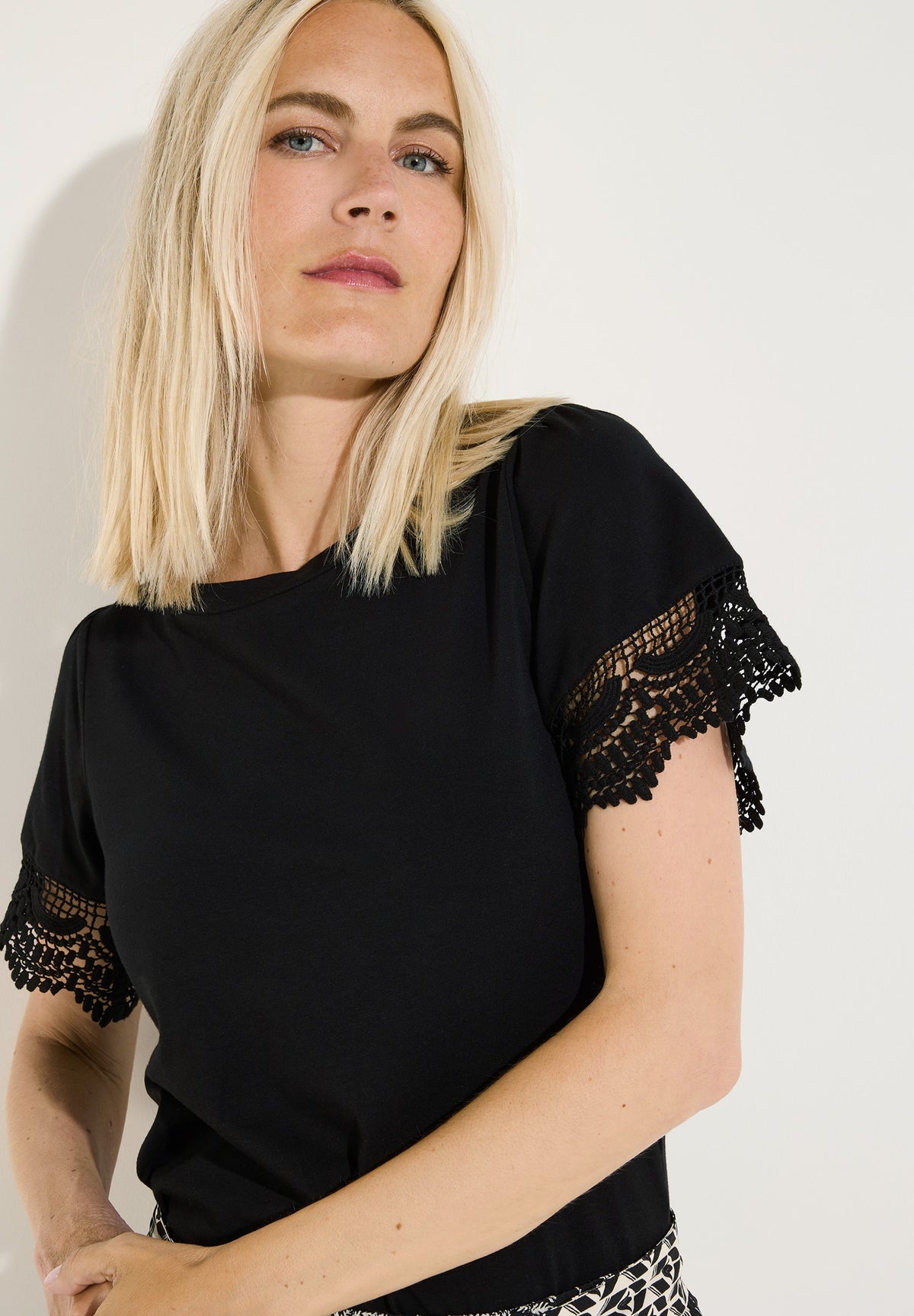 T-Shirt mit Spitzen-Ärmel