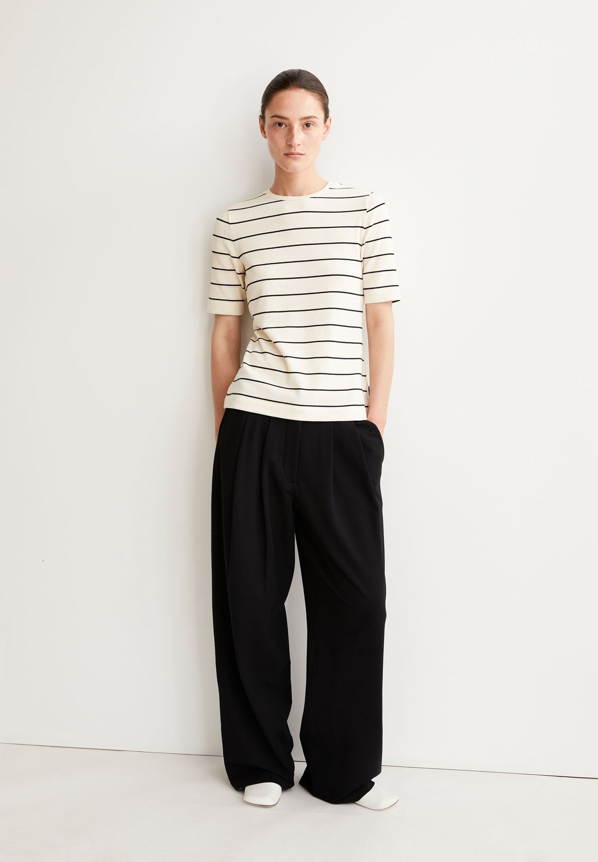 JAANISARA FINE STRIPE T-SHIRT