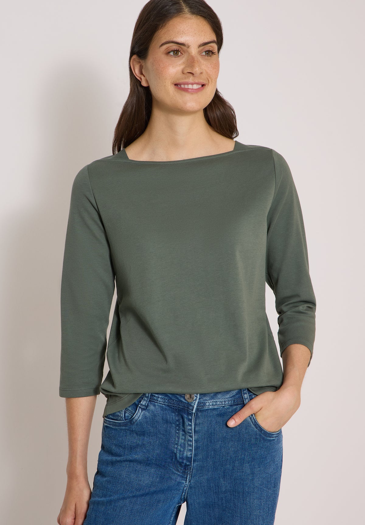 Basic Shirt mit U-Boot-Ausschnitt