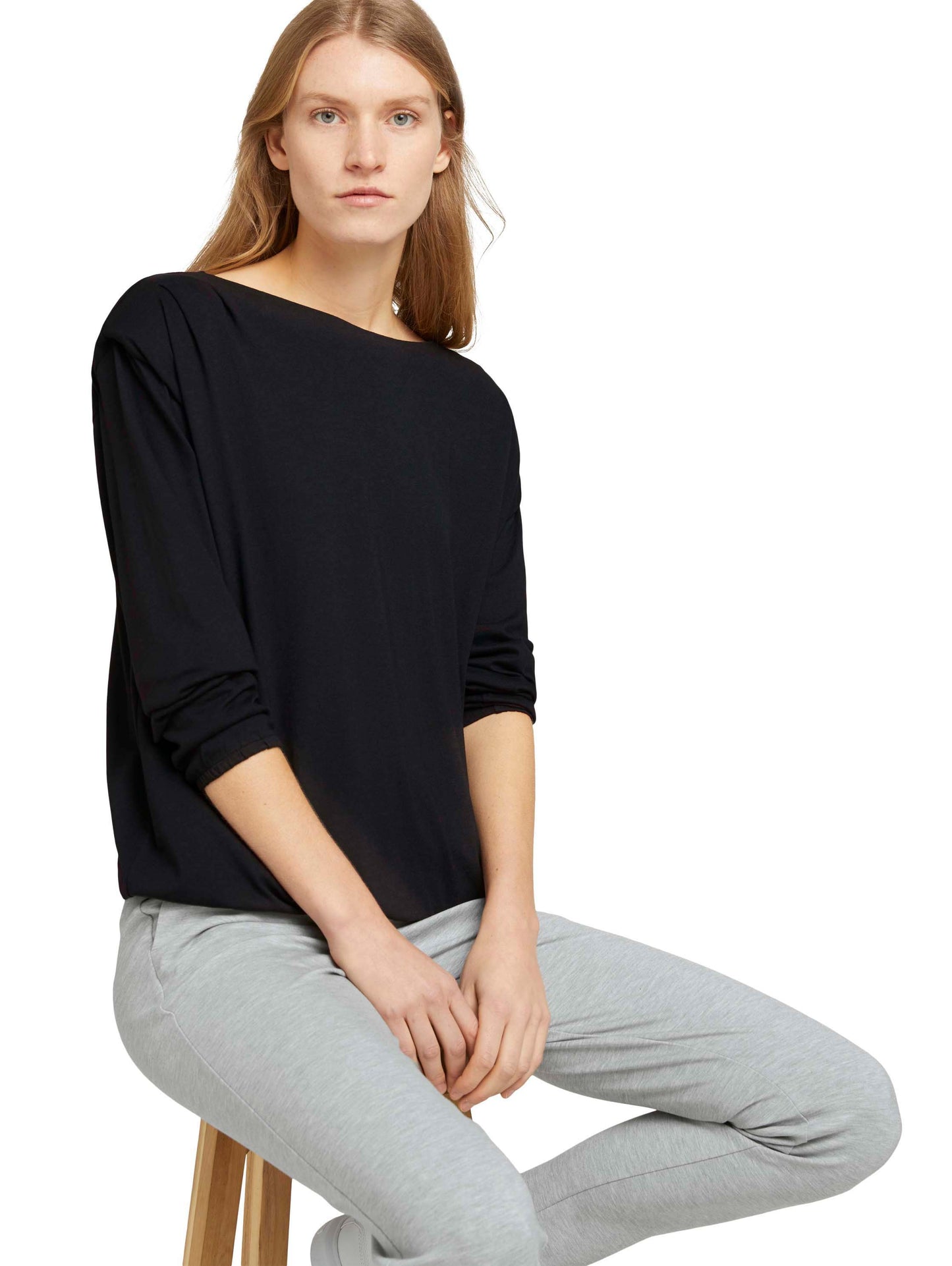 Elastisches Langarmshirt mit Schulterpolstern