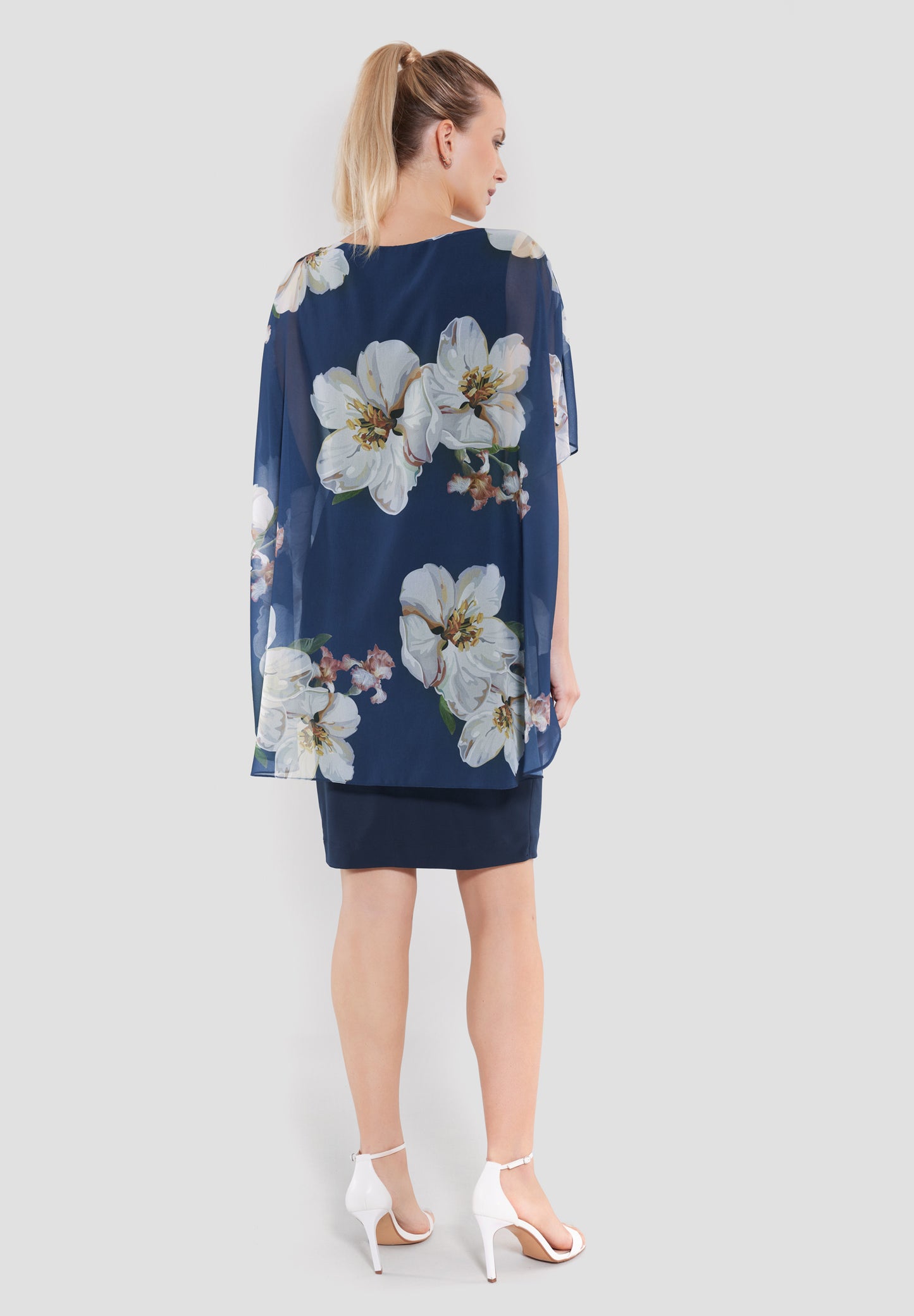 Cocktailkleid aus Material-Mix
