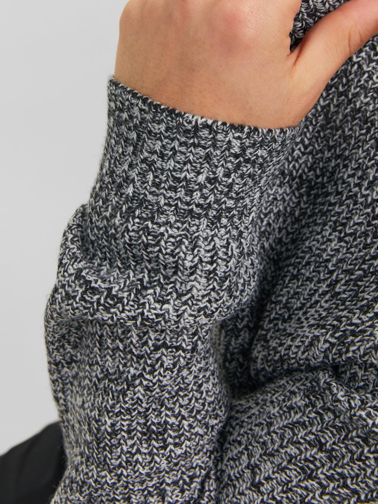 JCOTWIST STRIPED KNIT CREW NECK