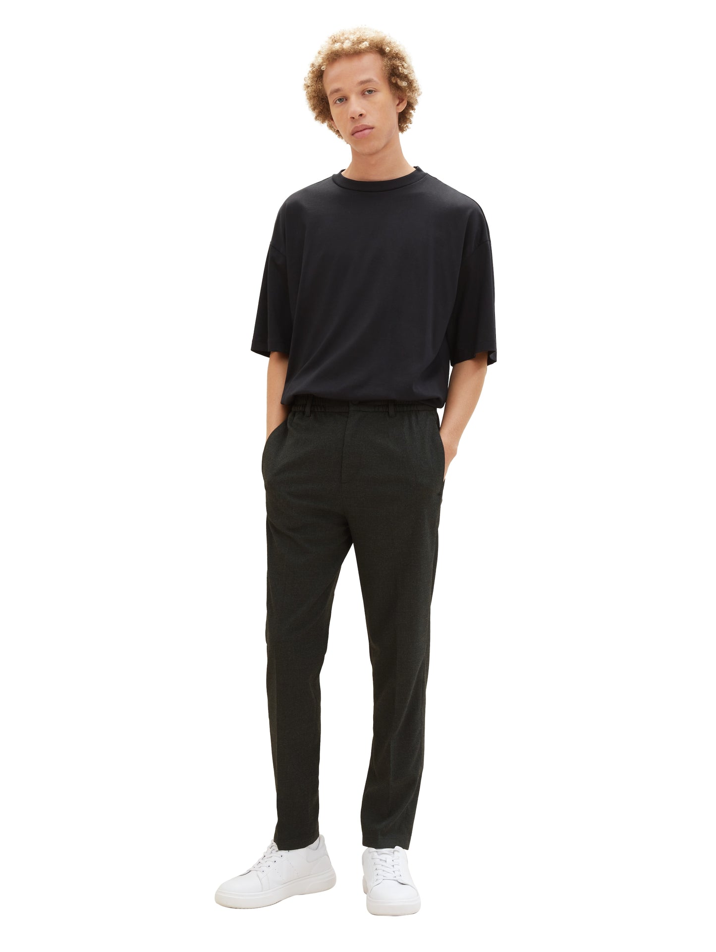 Relaxed Tapered Chino