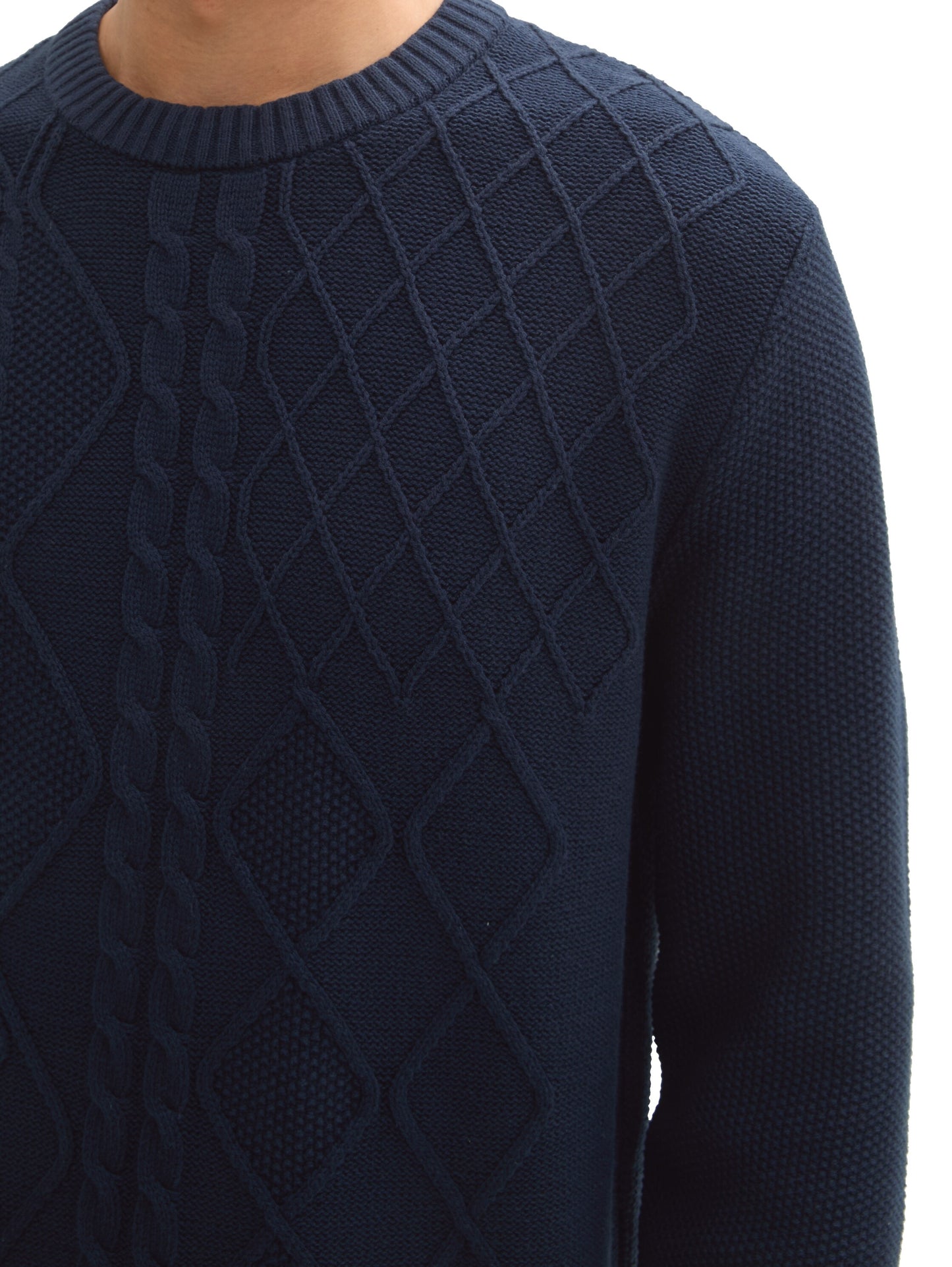Strickpullover mit Zopfmuster