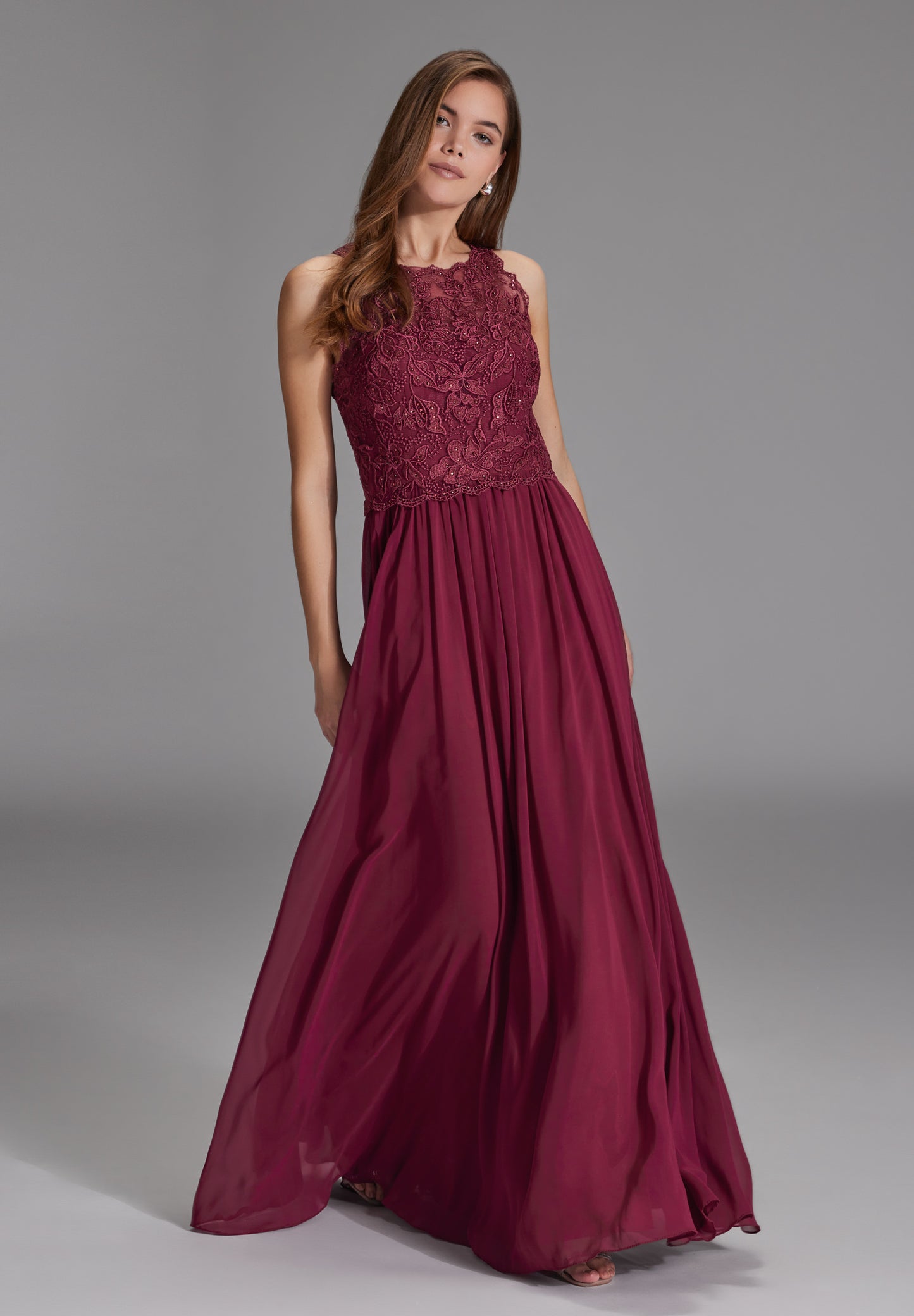 High-closed-Abendkleid mit floraler Spitze