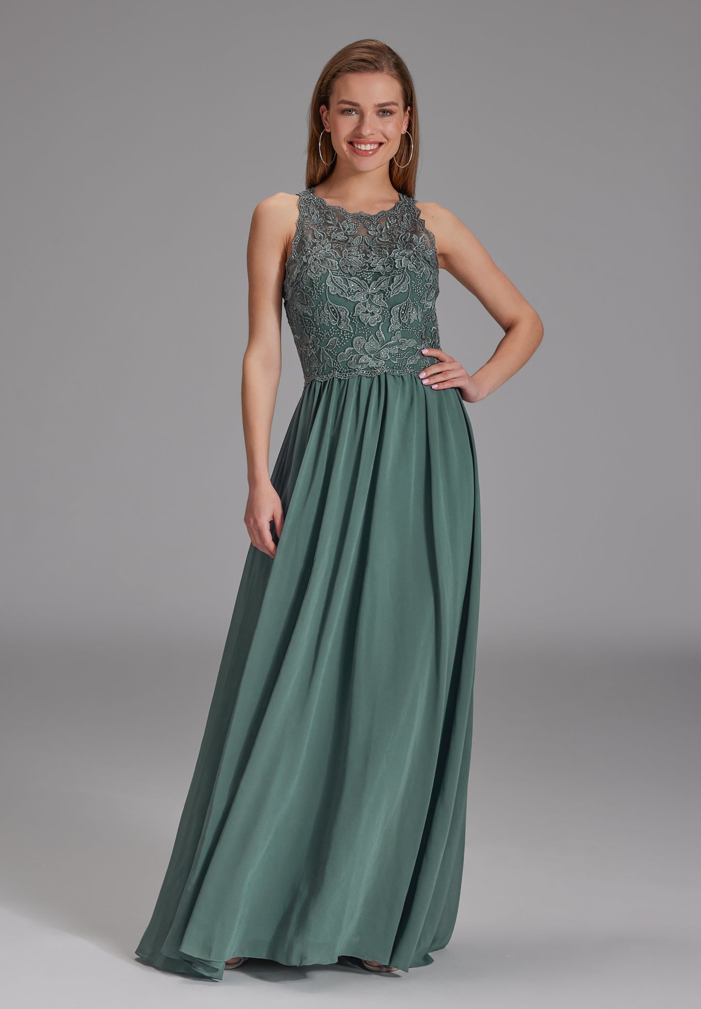 High-closed-Abendkleid mit floraler Spitze