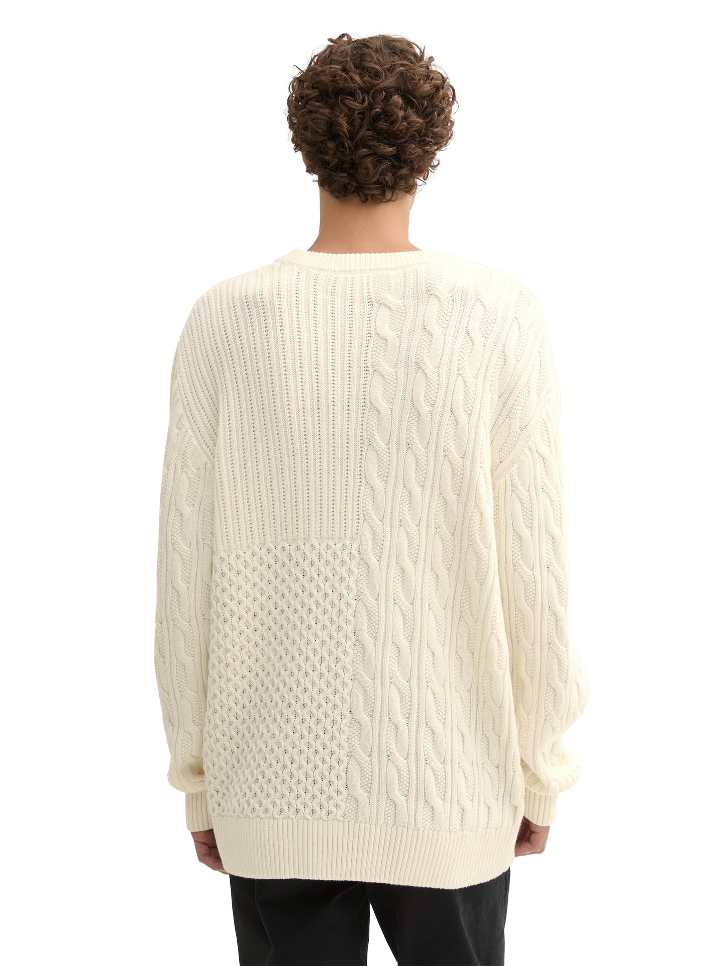 Relaxed Pullover mit Zopfmuster