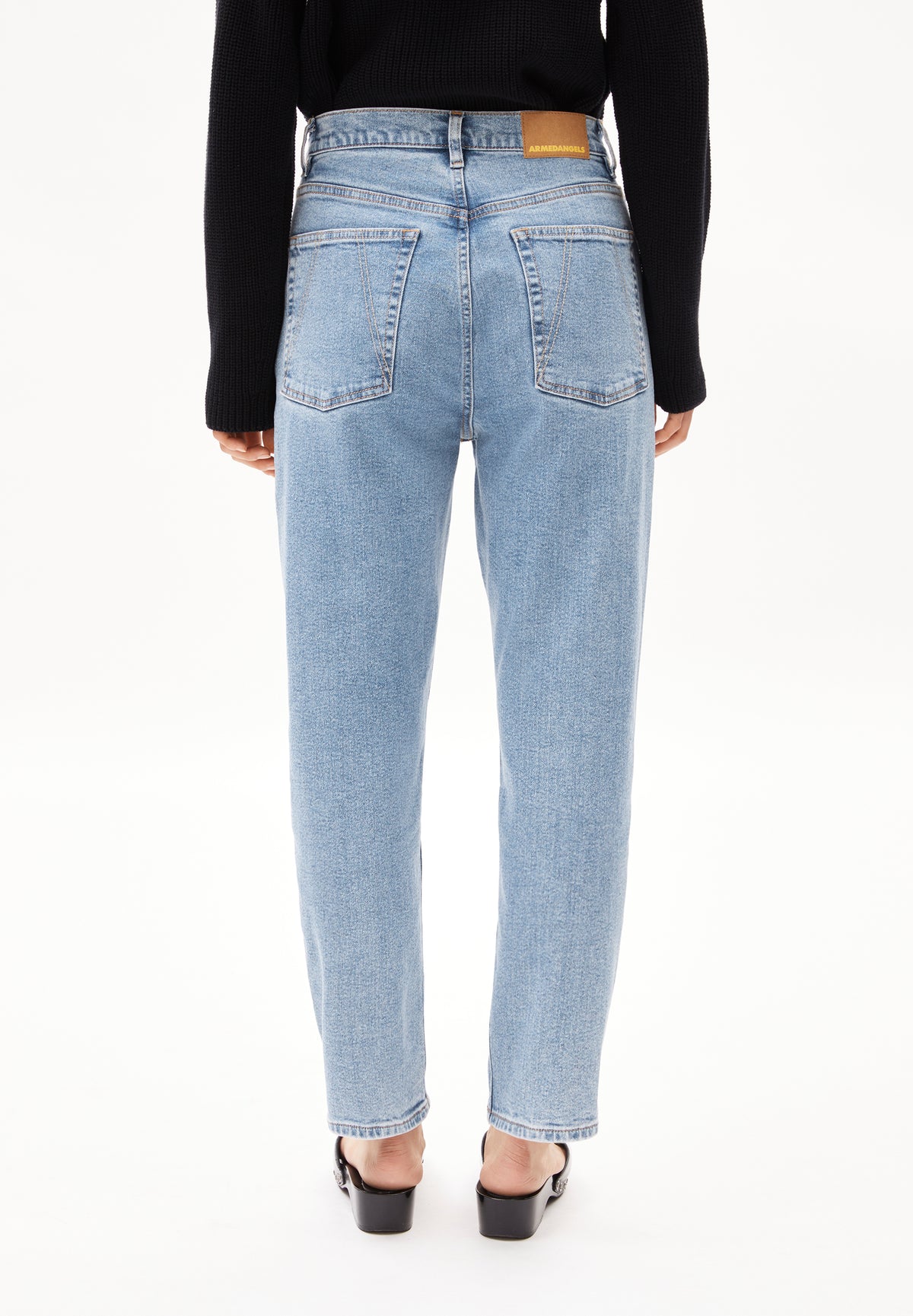 MAIRAA HIGH WAIST MOM JEANS