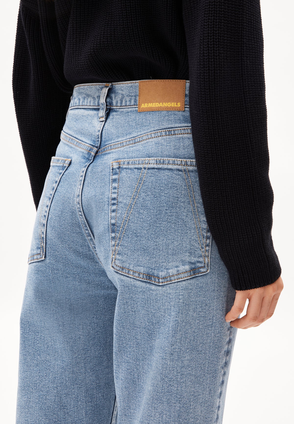 MAIRAA HIGH WAIST MOM JEANS