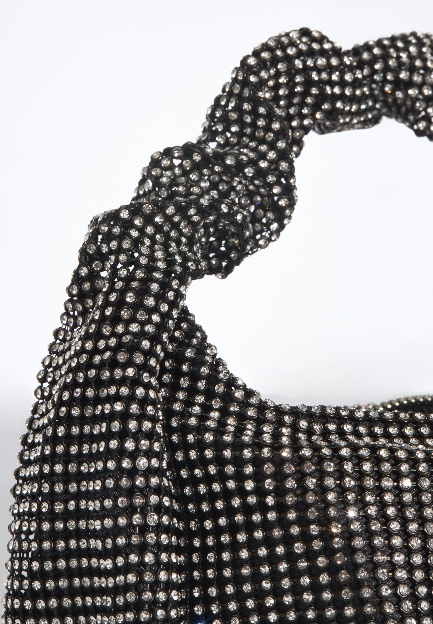 Henkeltasche aus glänzendem Strassgewebe