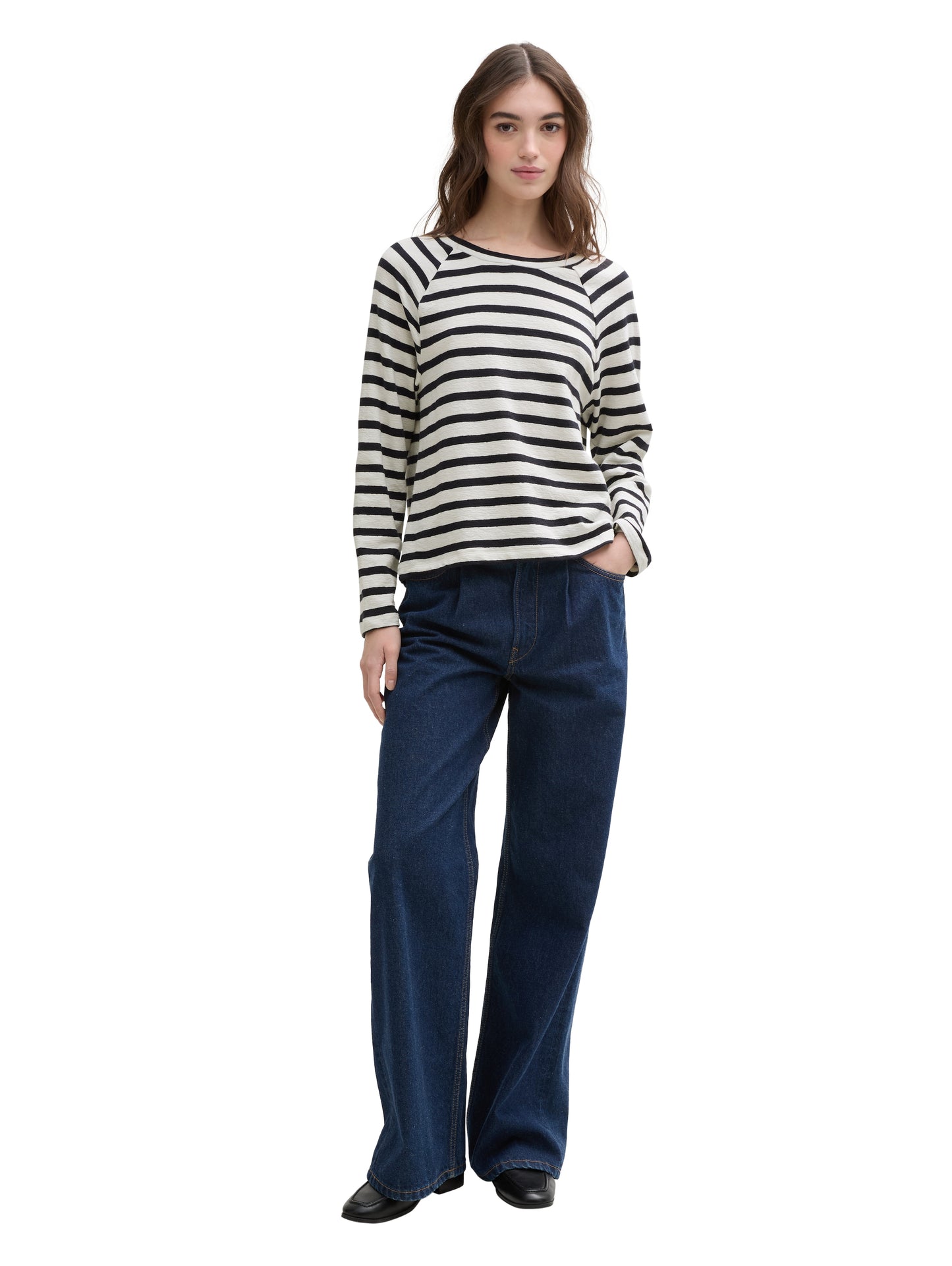 Boxy Fit Langarmshirt mit Knopf-Details