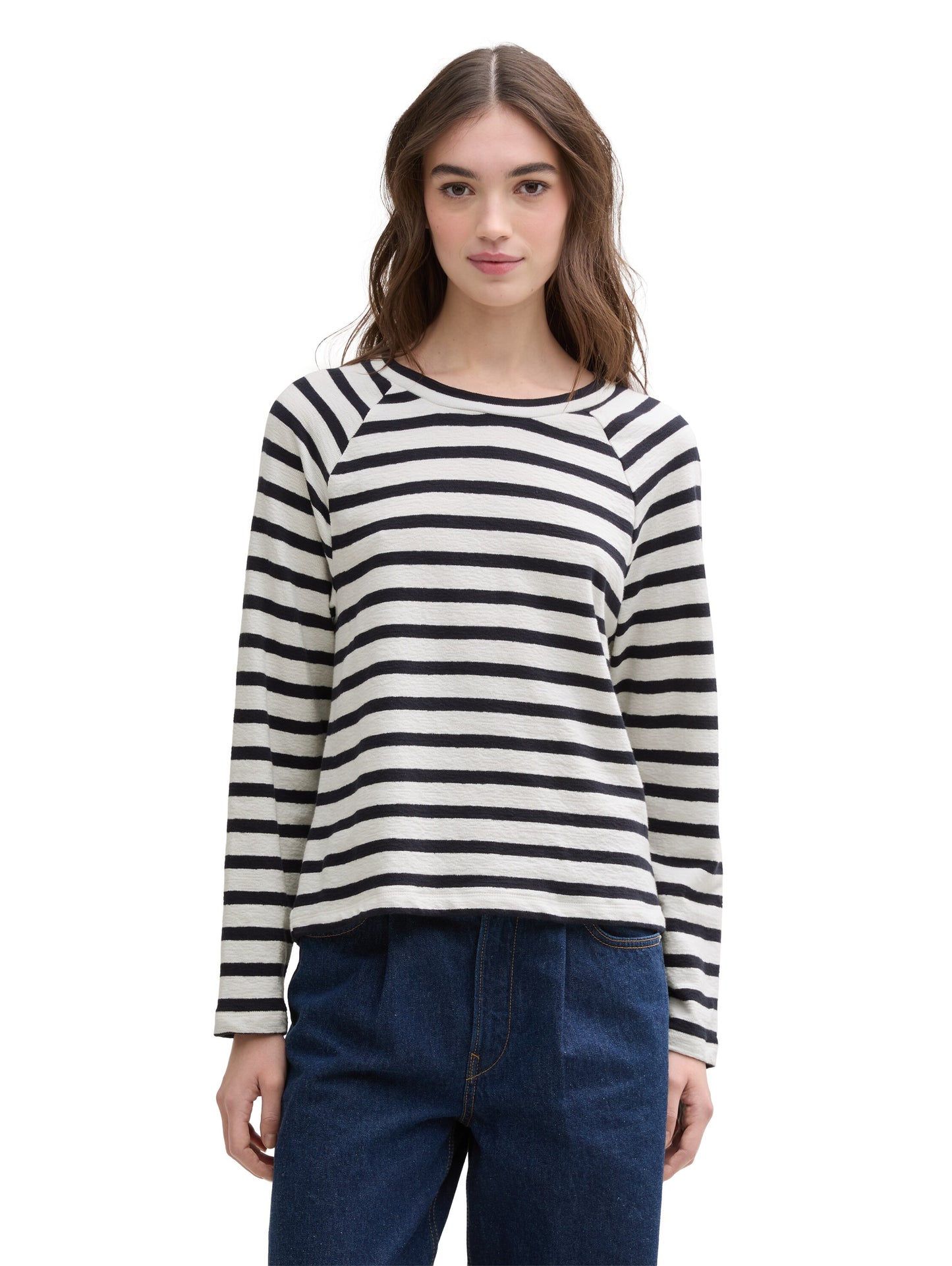 Boxy Fit Langarmshirt mit Knopf-Details