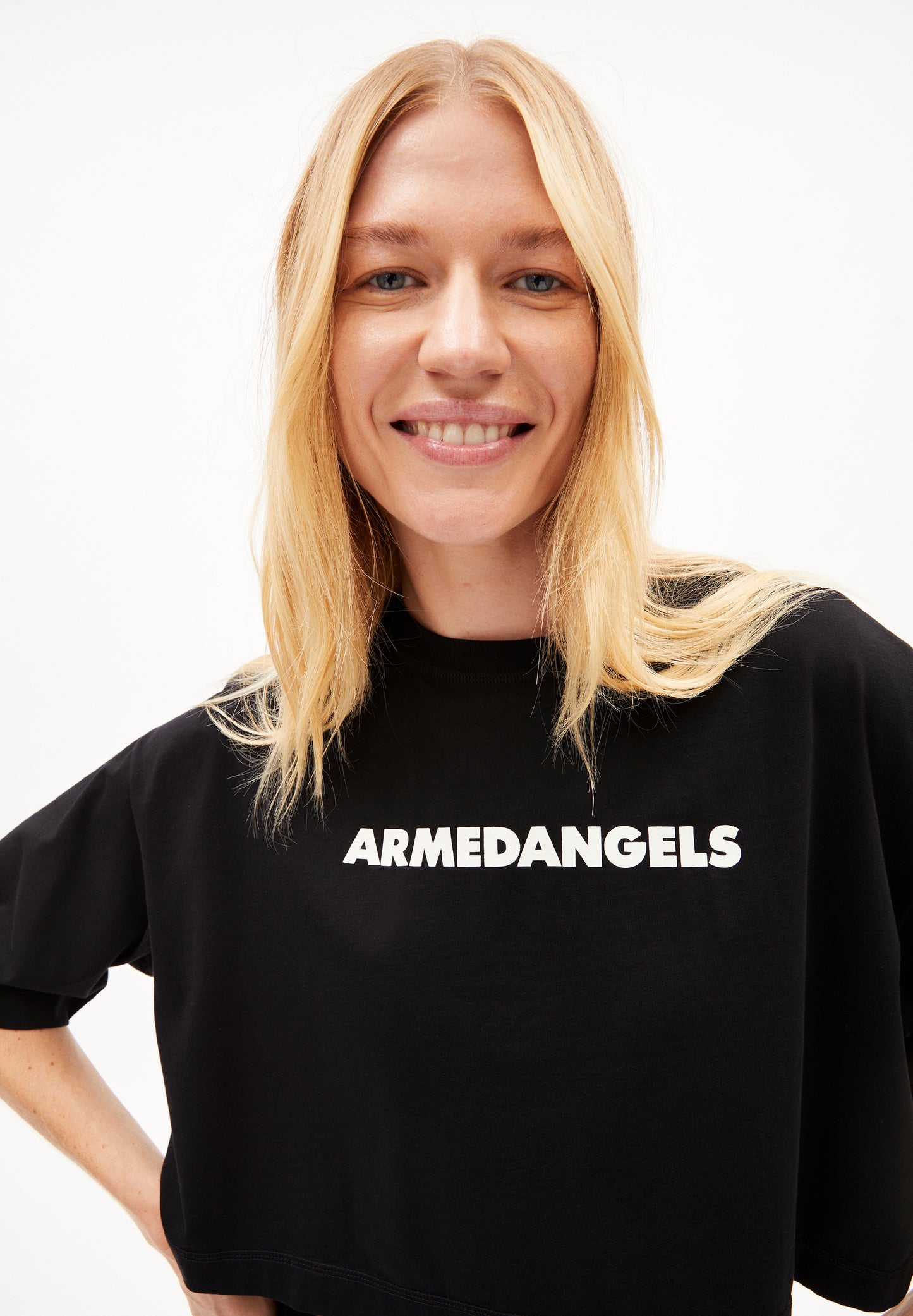 LARIAA ARMEDANGELS
