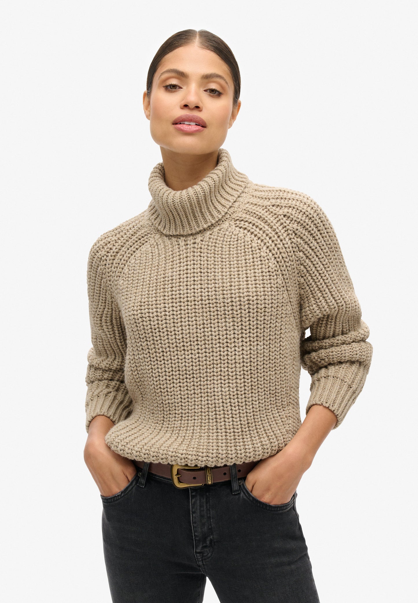 Lässiger Strickpullover mit Rollkragen und Ziernaht