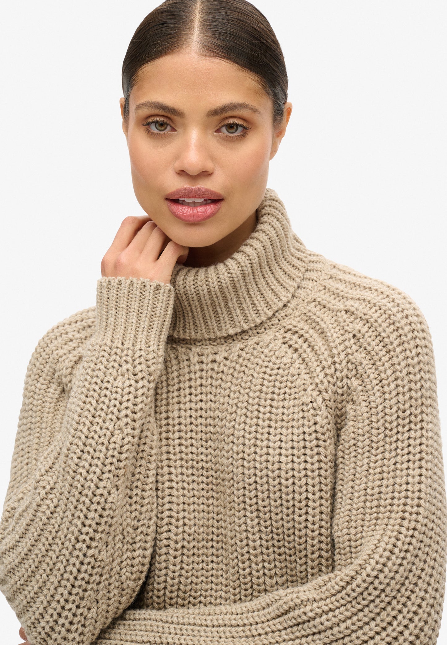 Lässiger Strickpullover mit Rollkragen und Ziernaht