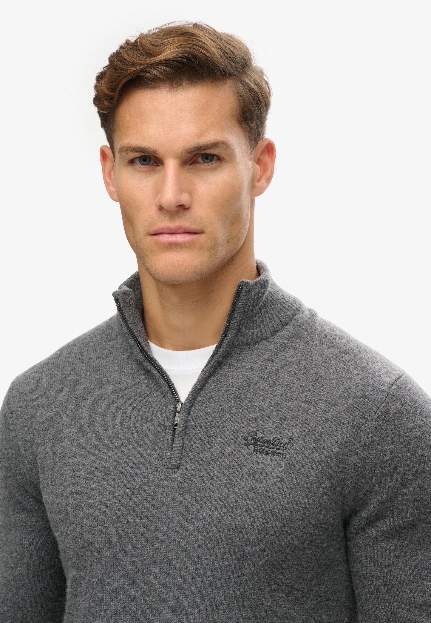 Essential Strickpullover mit Halbreißverschluss und Stickerei
