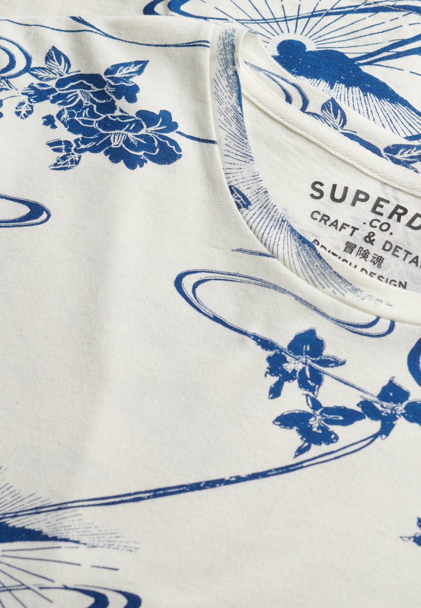 Klassisches Essential T-Shirt mit Print