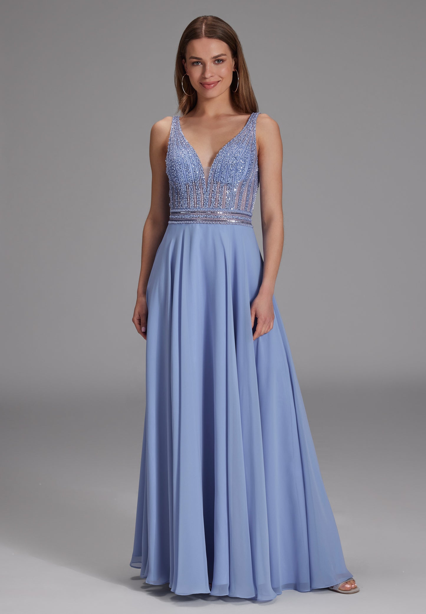 Chiffonkleid mit feiner Stickerei