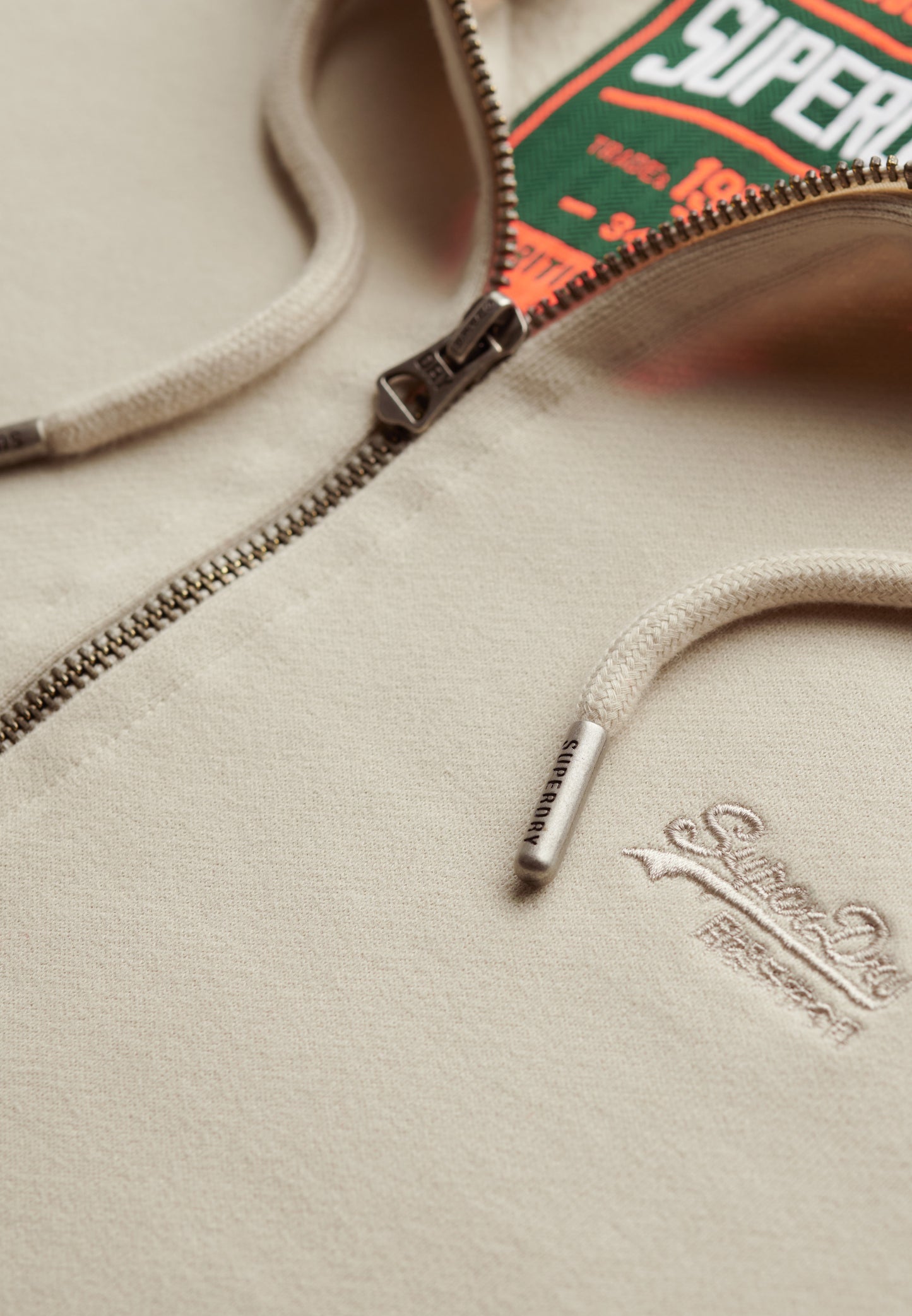 Essential Kapuzenjacke mit Logo