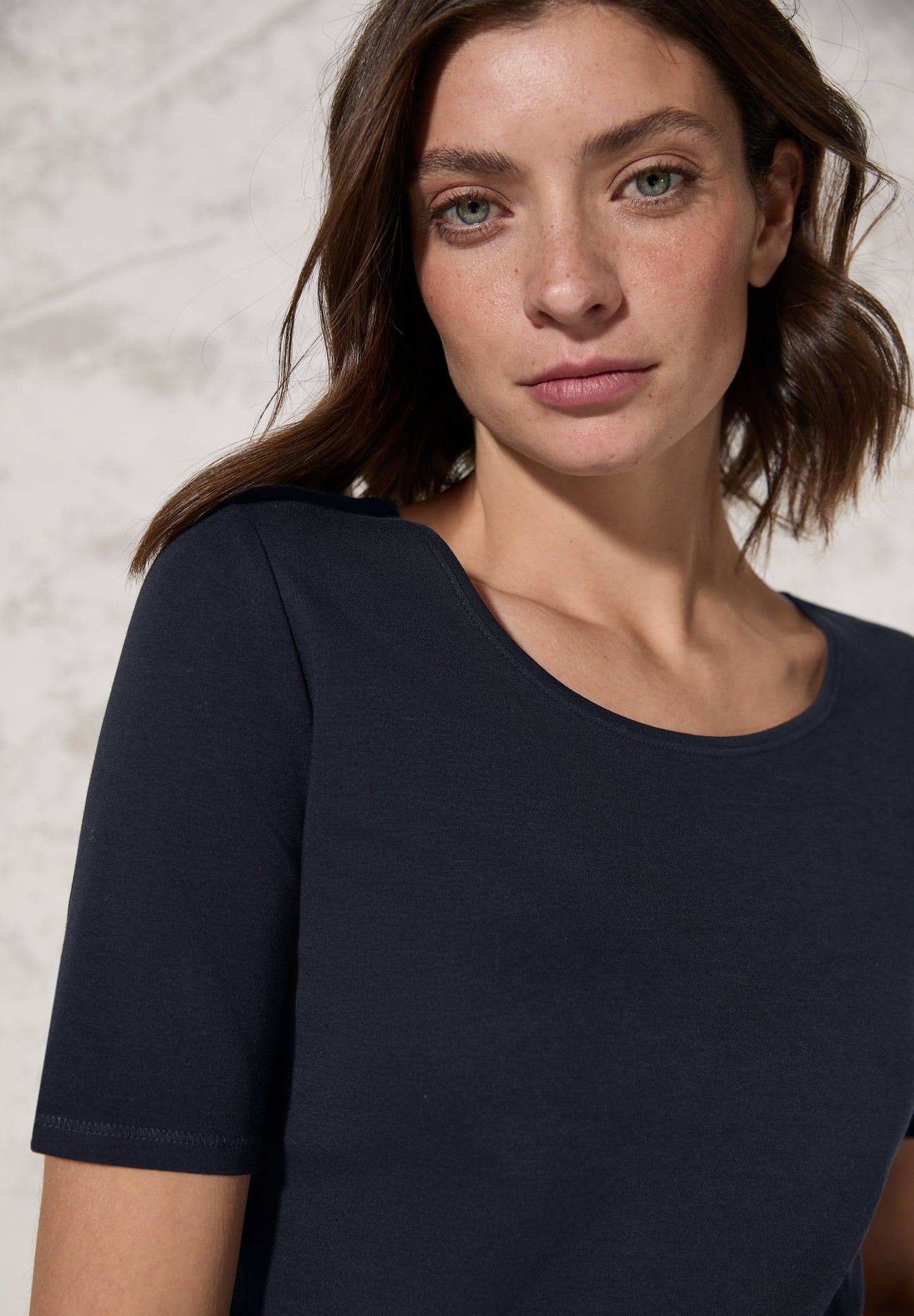 Basic T-Shirt mit Rundhals in Unifarbe