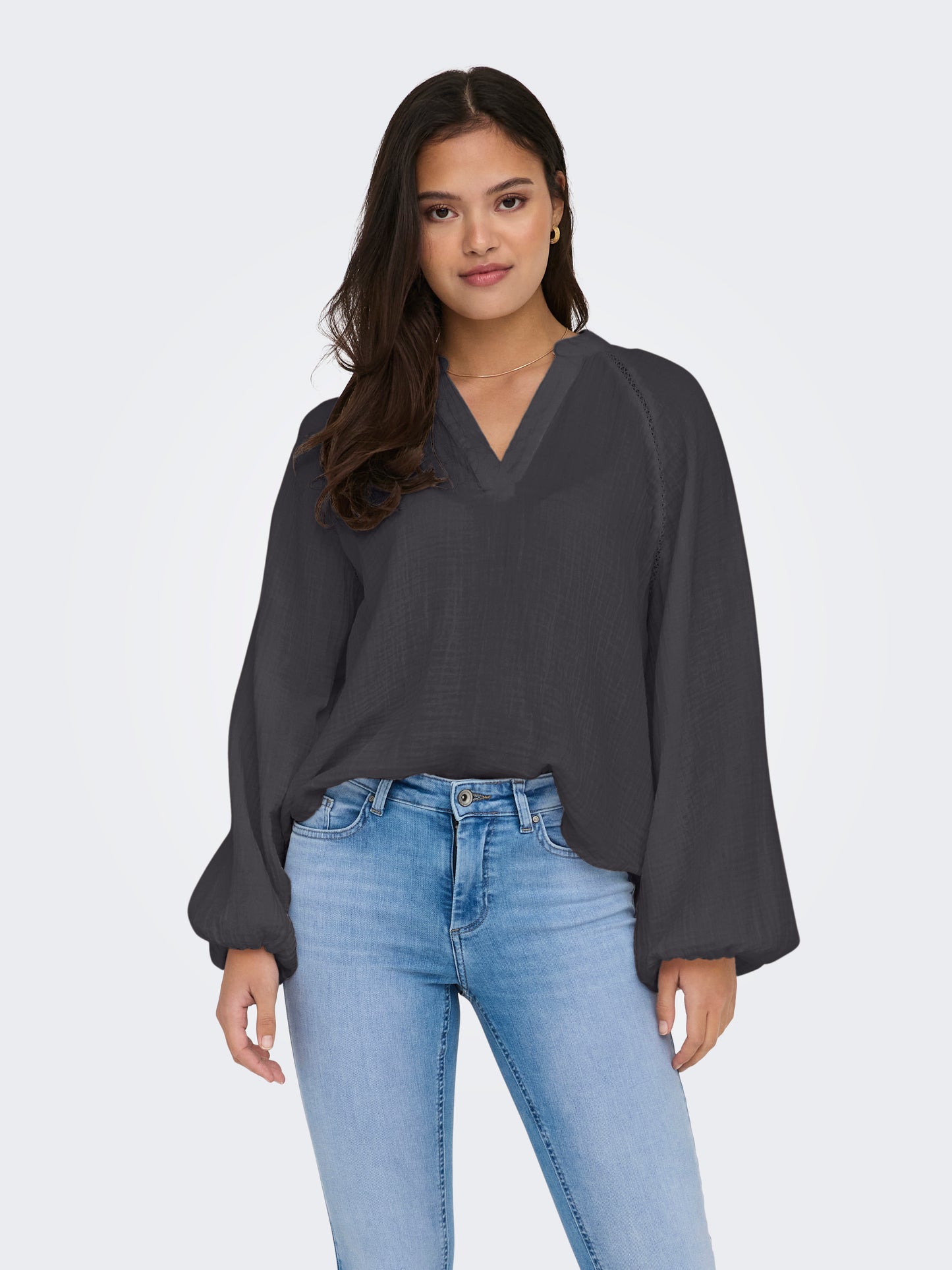 ONLTHYRA LIFE LS V-NECK TOP NOOS WVN