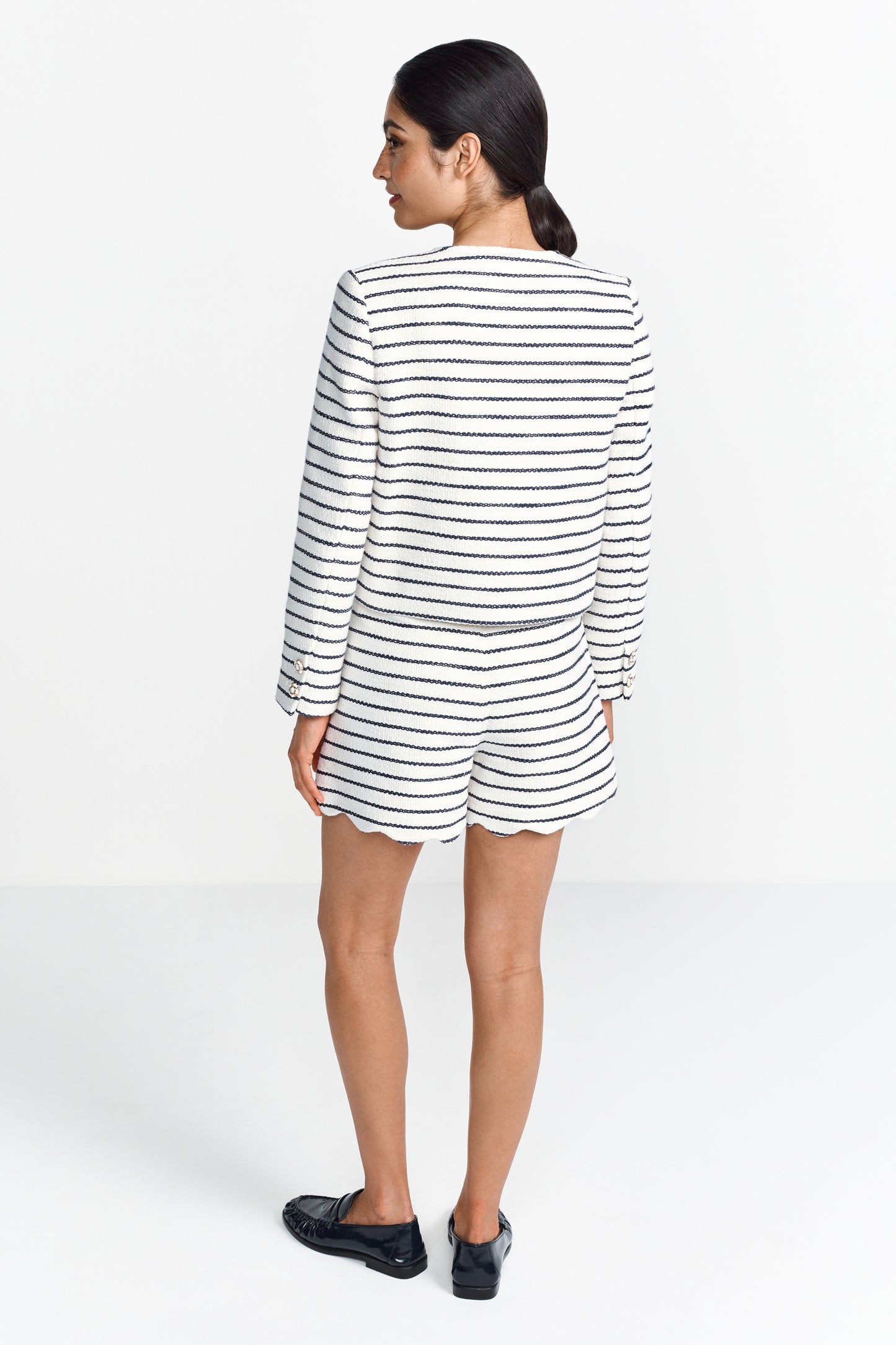 Boxy jacket with scalloped edges