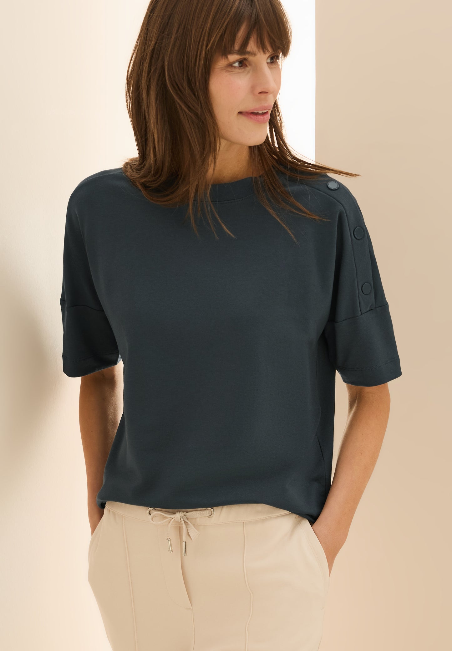 T-Shirt mit Knopfdetail
