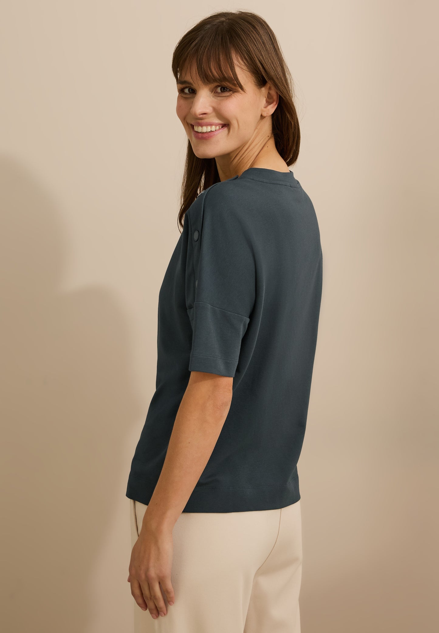 T-Shirt mit Knopfdetail