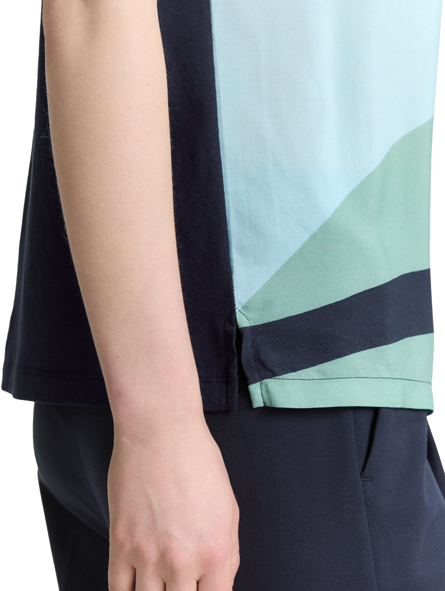 T-Shirt im Material-Mix