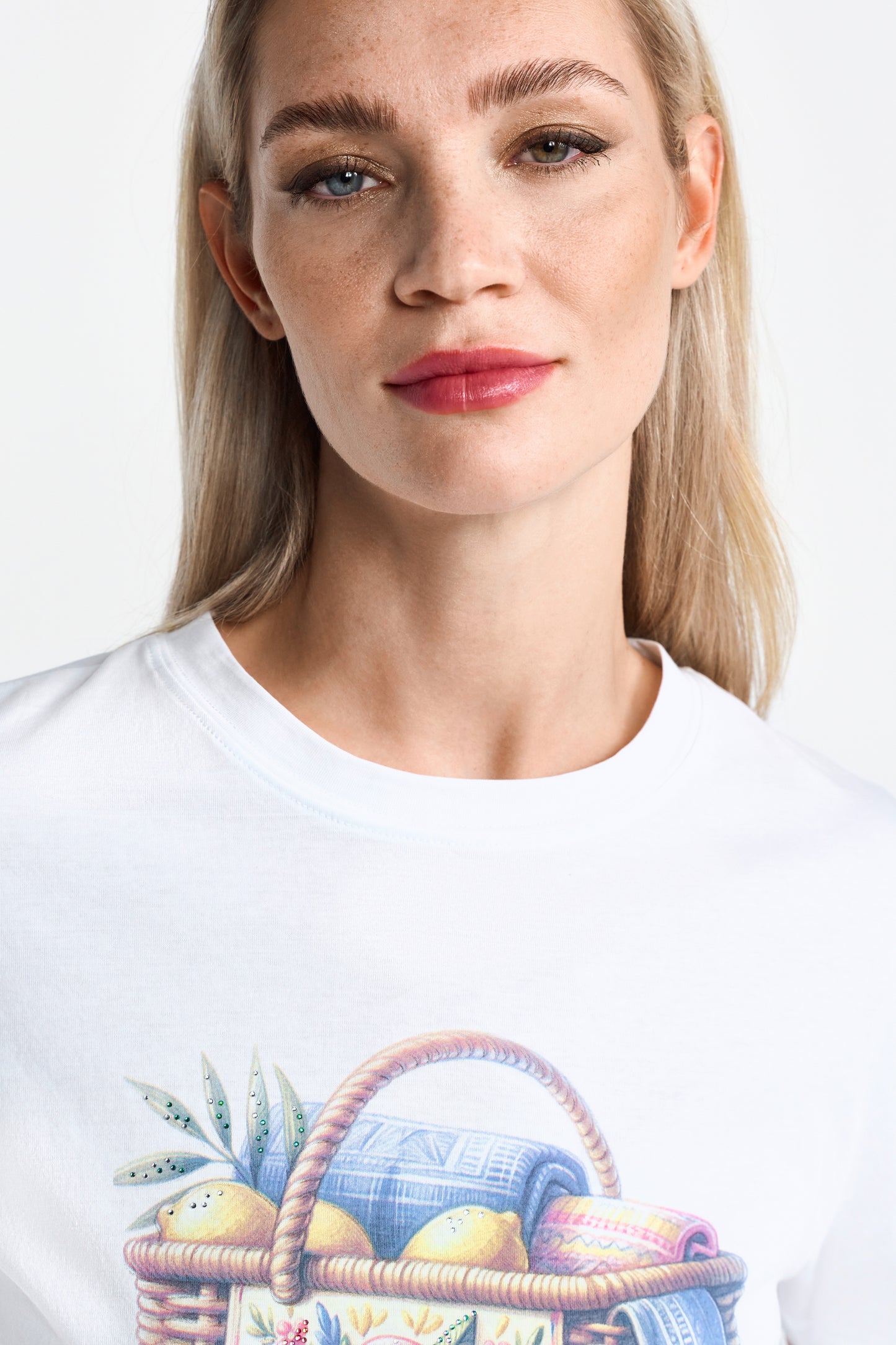 Elegant Fit T-Shirt Beach Basket