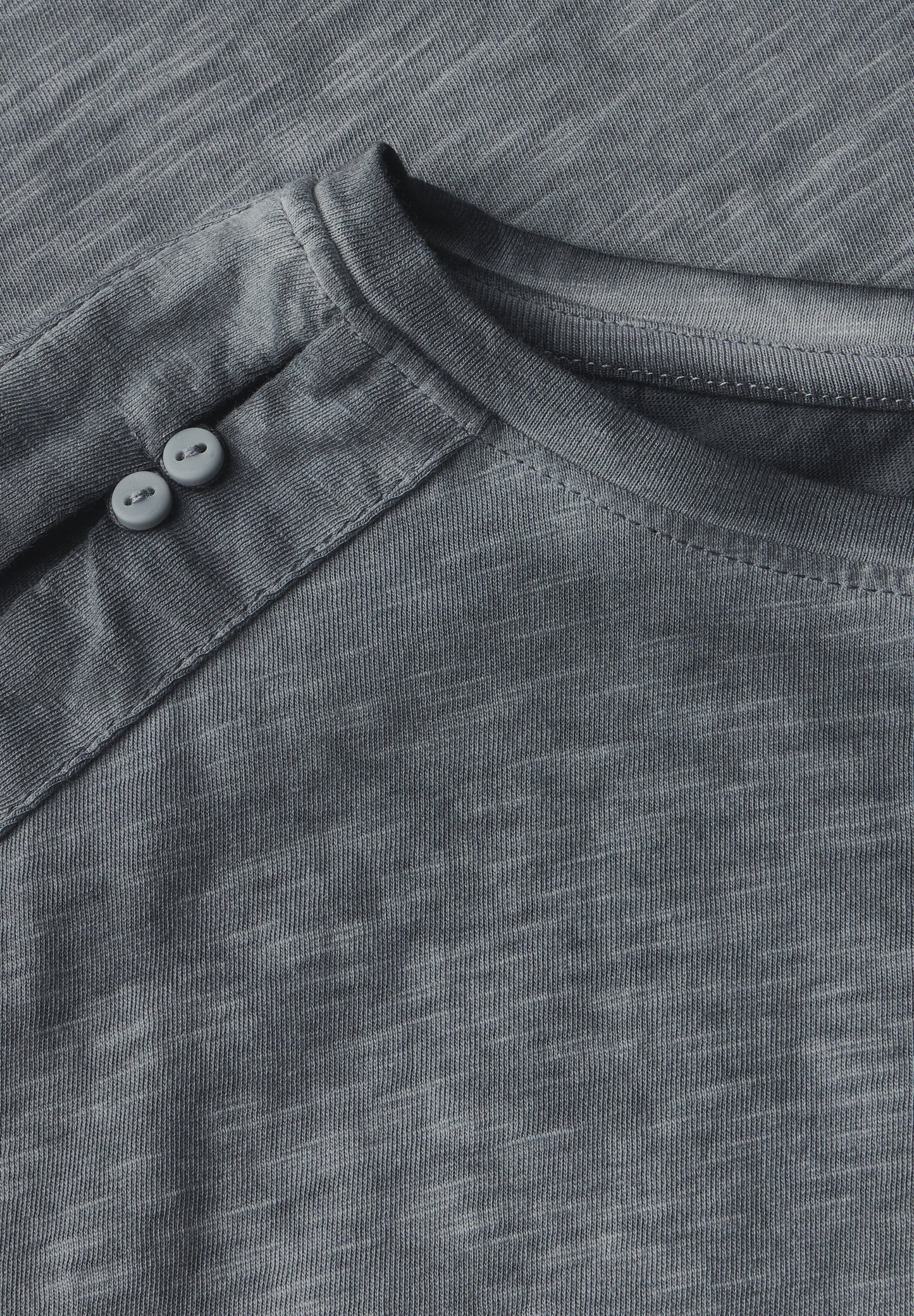 T-Shirt mit Knopfdetail